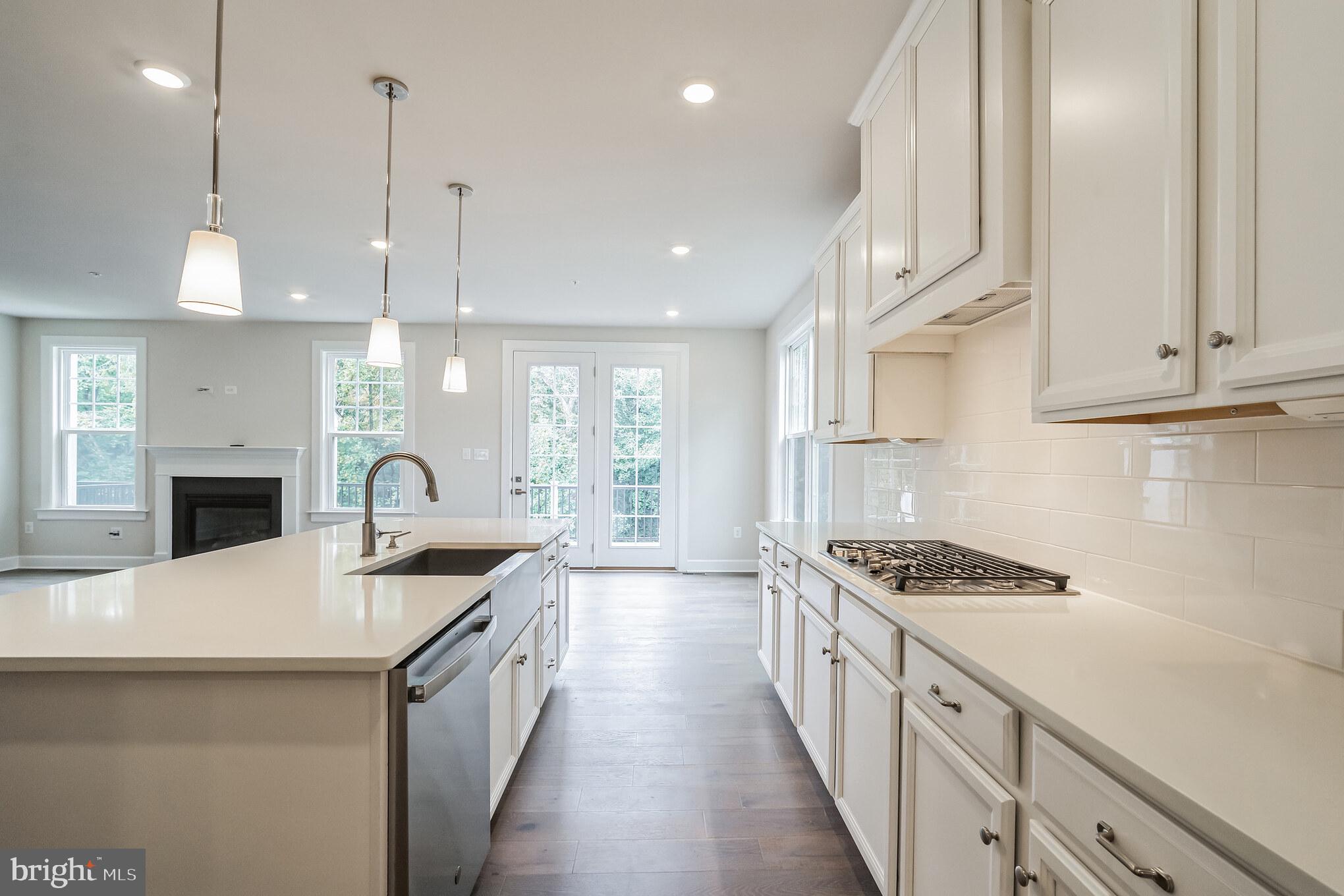 PONDS EDGE - Residential