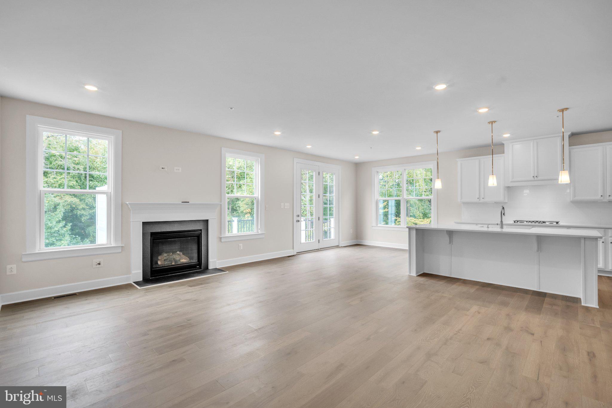 PONDS EDGE - Residential