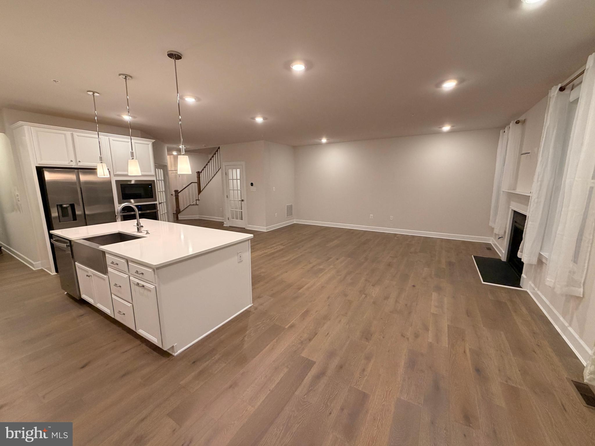 PONDS EDGE - Residential