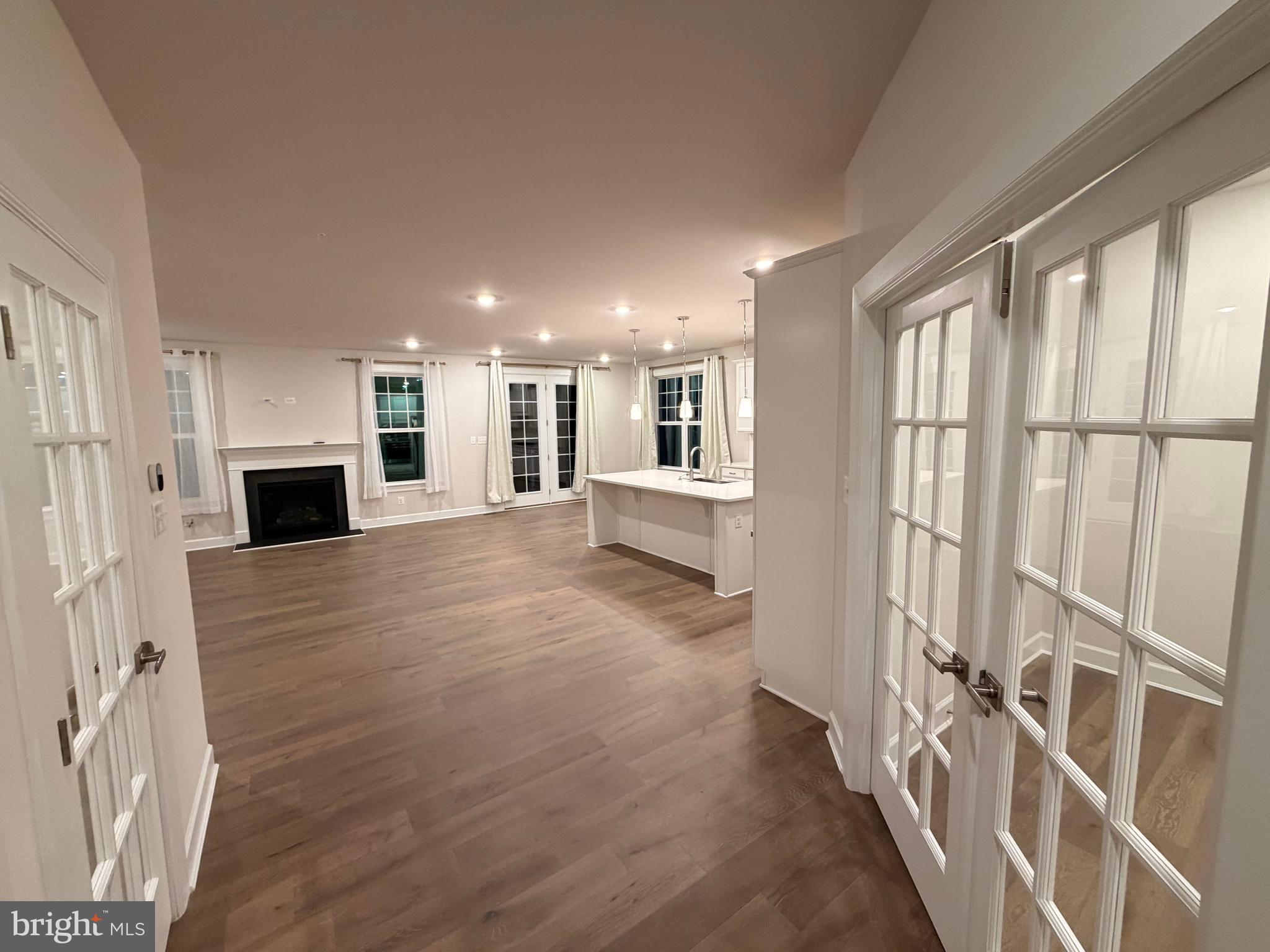 PONDS EDGE - Residential