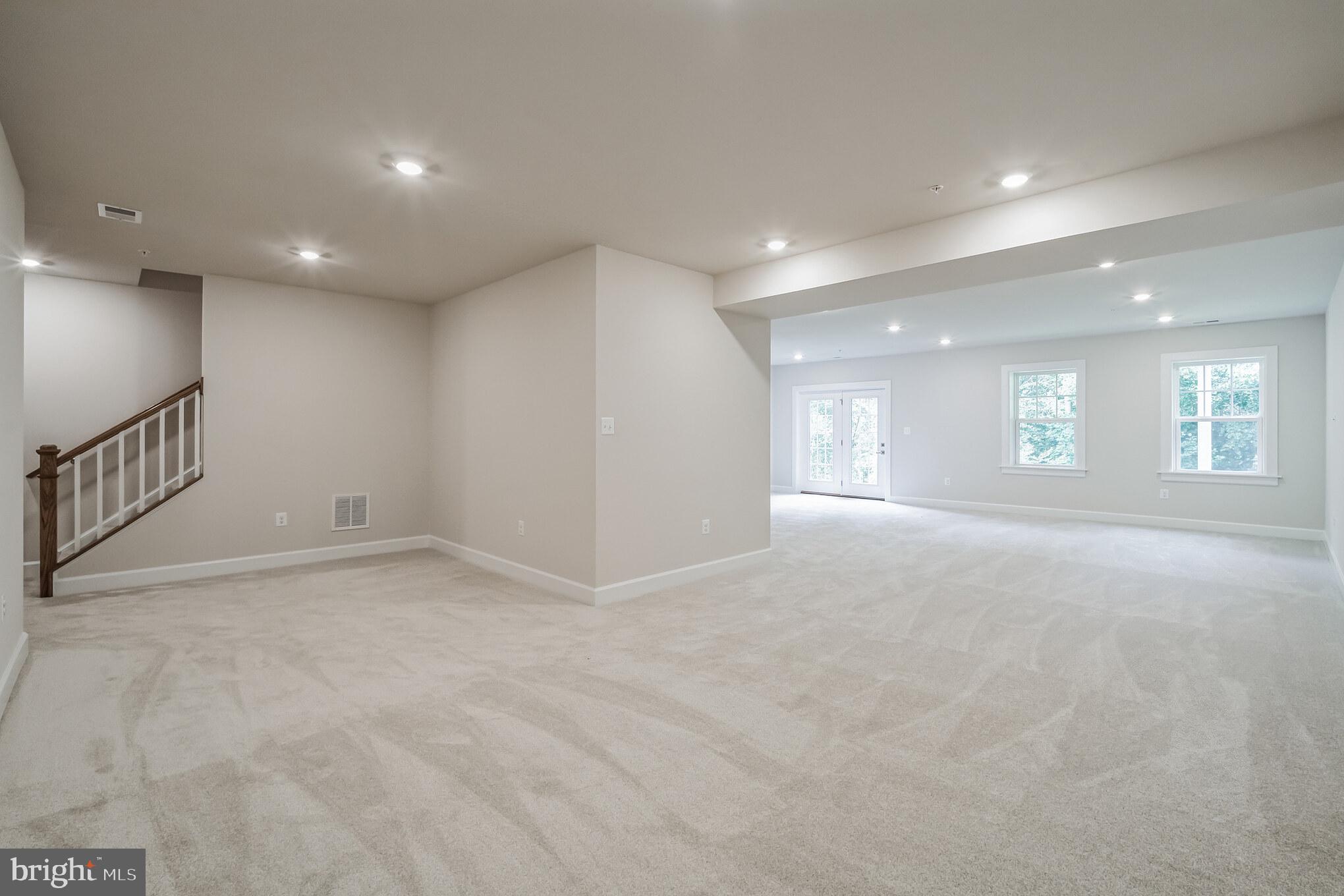 PONDS EDGE - Residential
