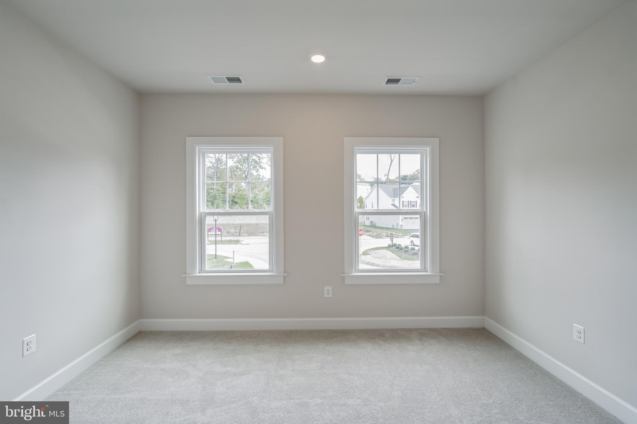 PONDS EDGE - Residential