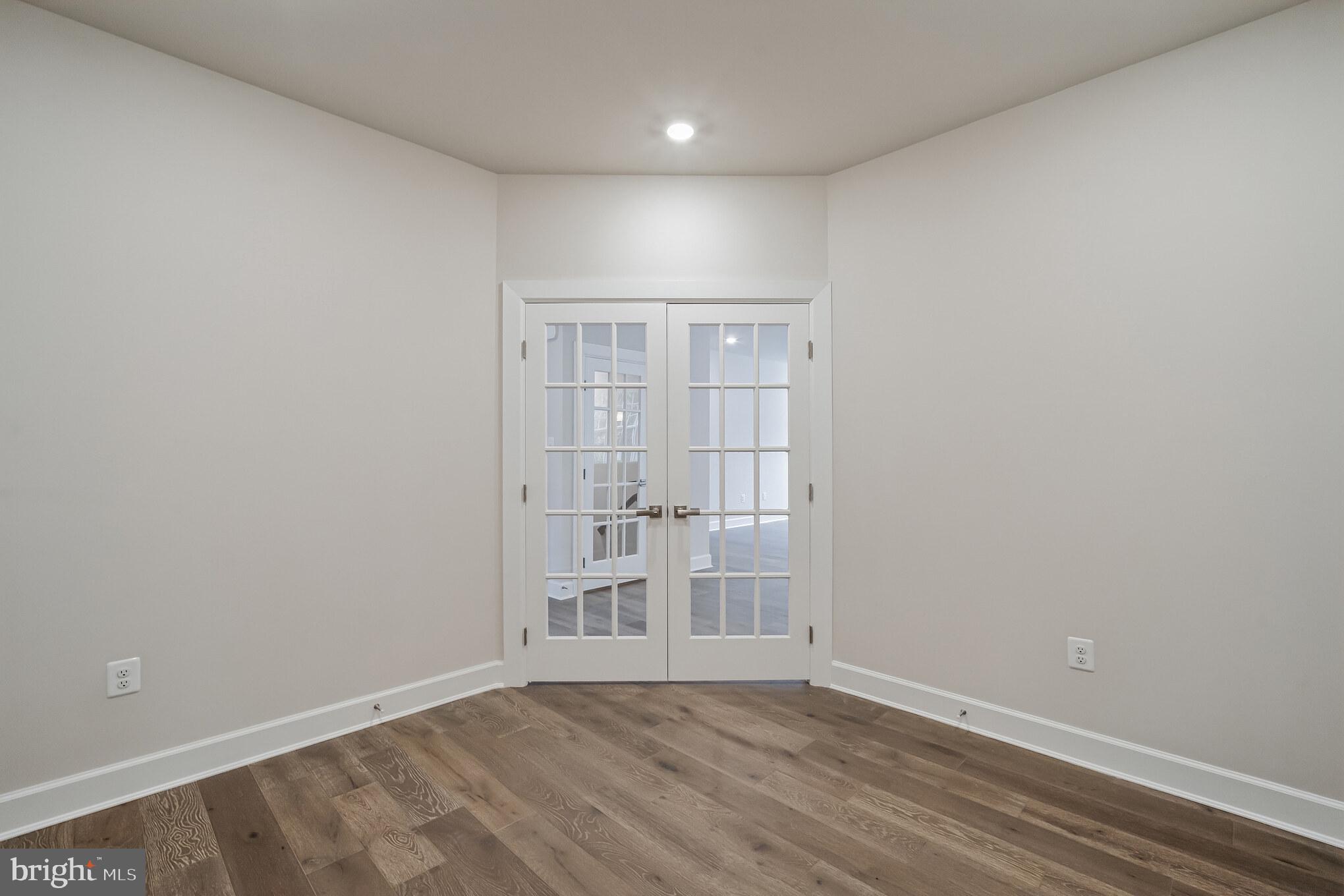 PONDS EDGE - Residential