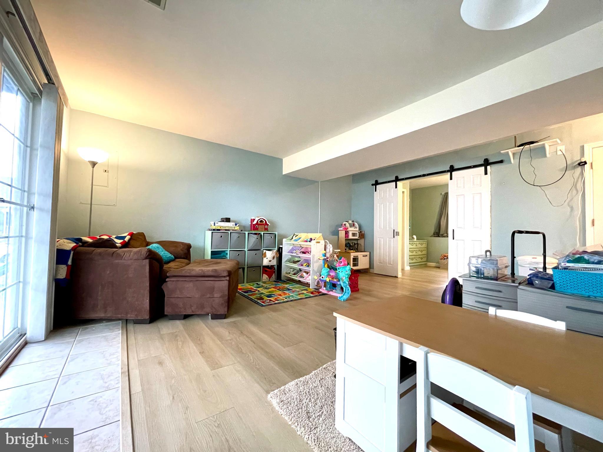 CREEKSIDE - Residential