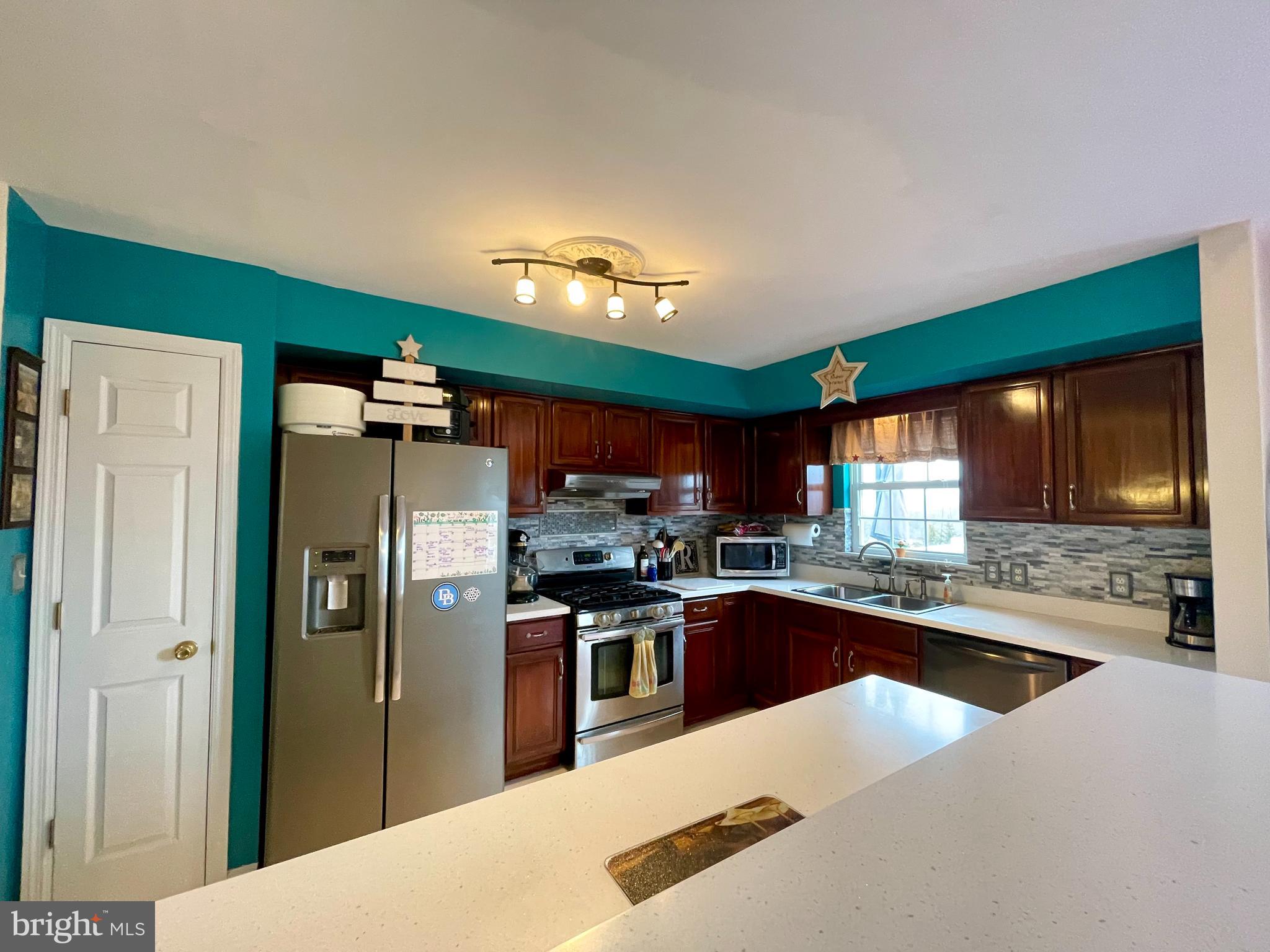 CREEKSIDE - Residential
