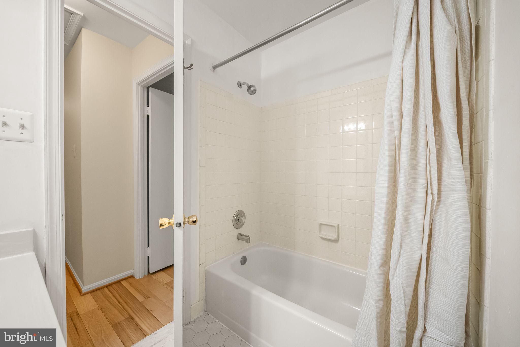 CROWNLEIGH - Residential