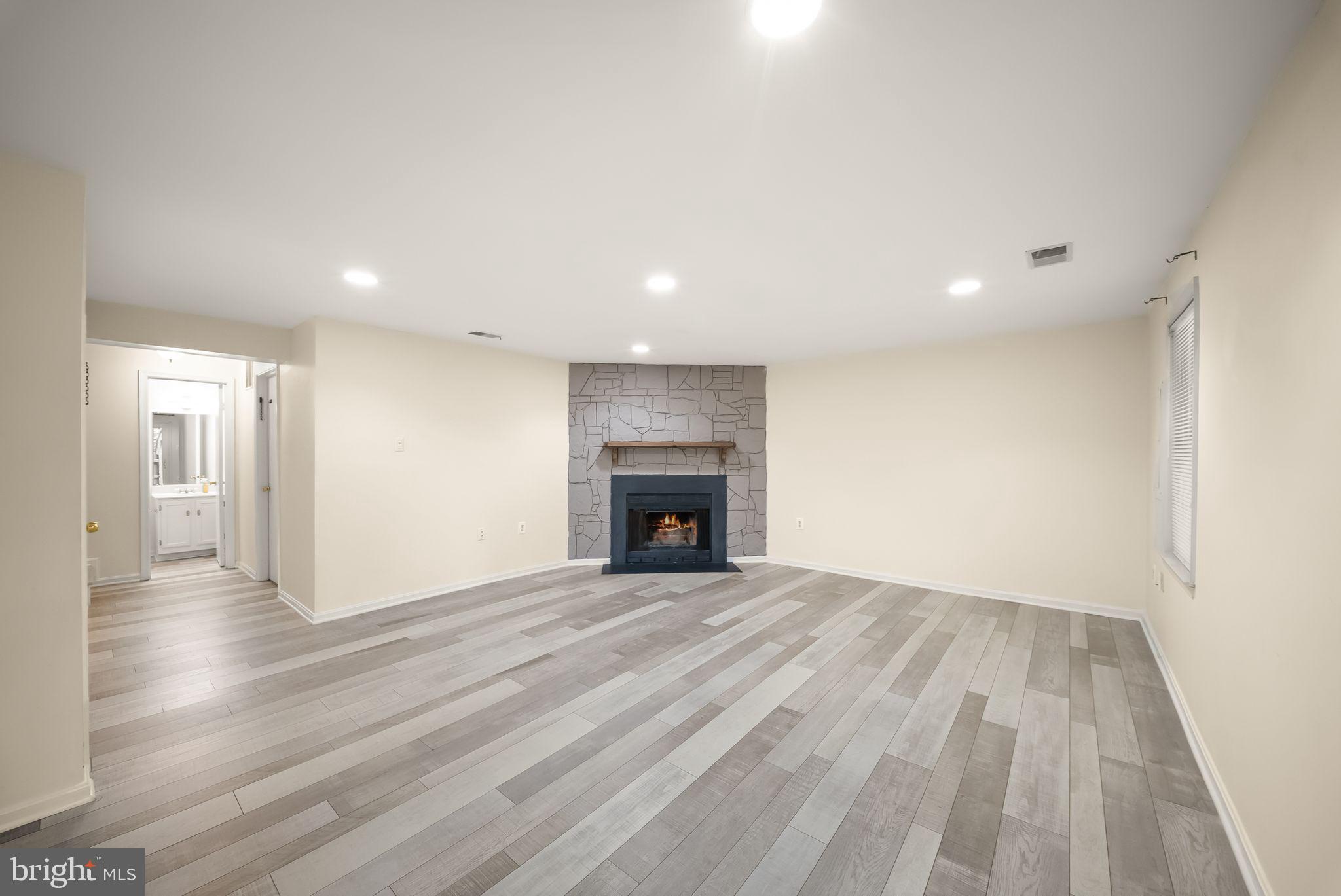 CROWNLEIGH - Residential