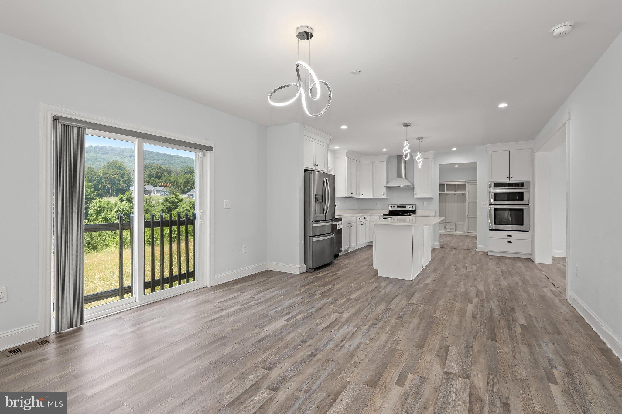 TWISTING ACRES - Residential