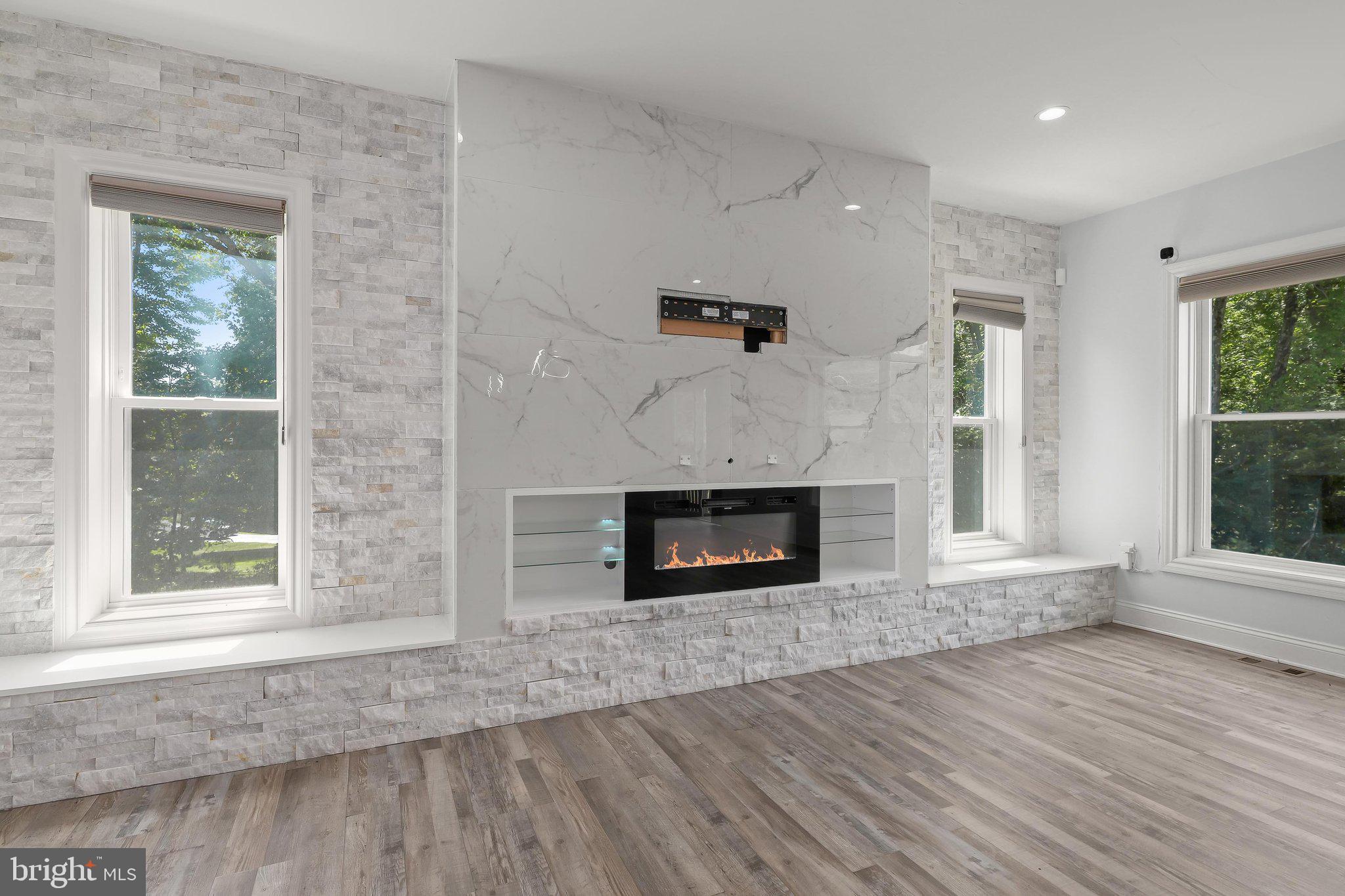 TWISTING ACRES - Residential