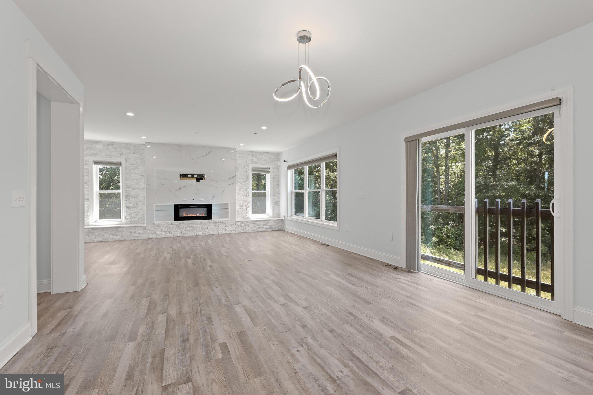TWISTING ACRES - Residential