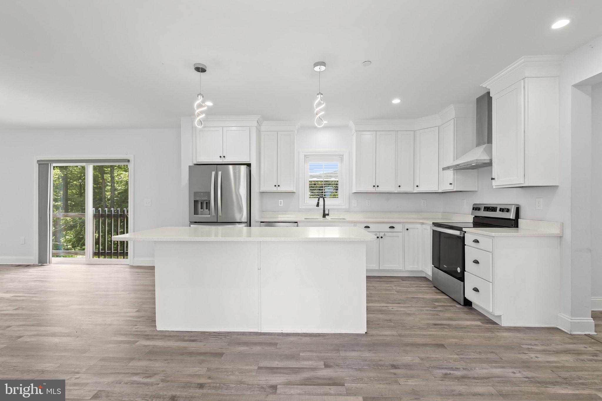 TWISTING ACRES - Residential