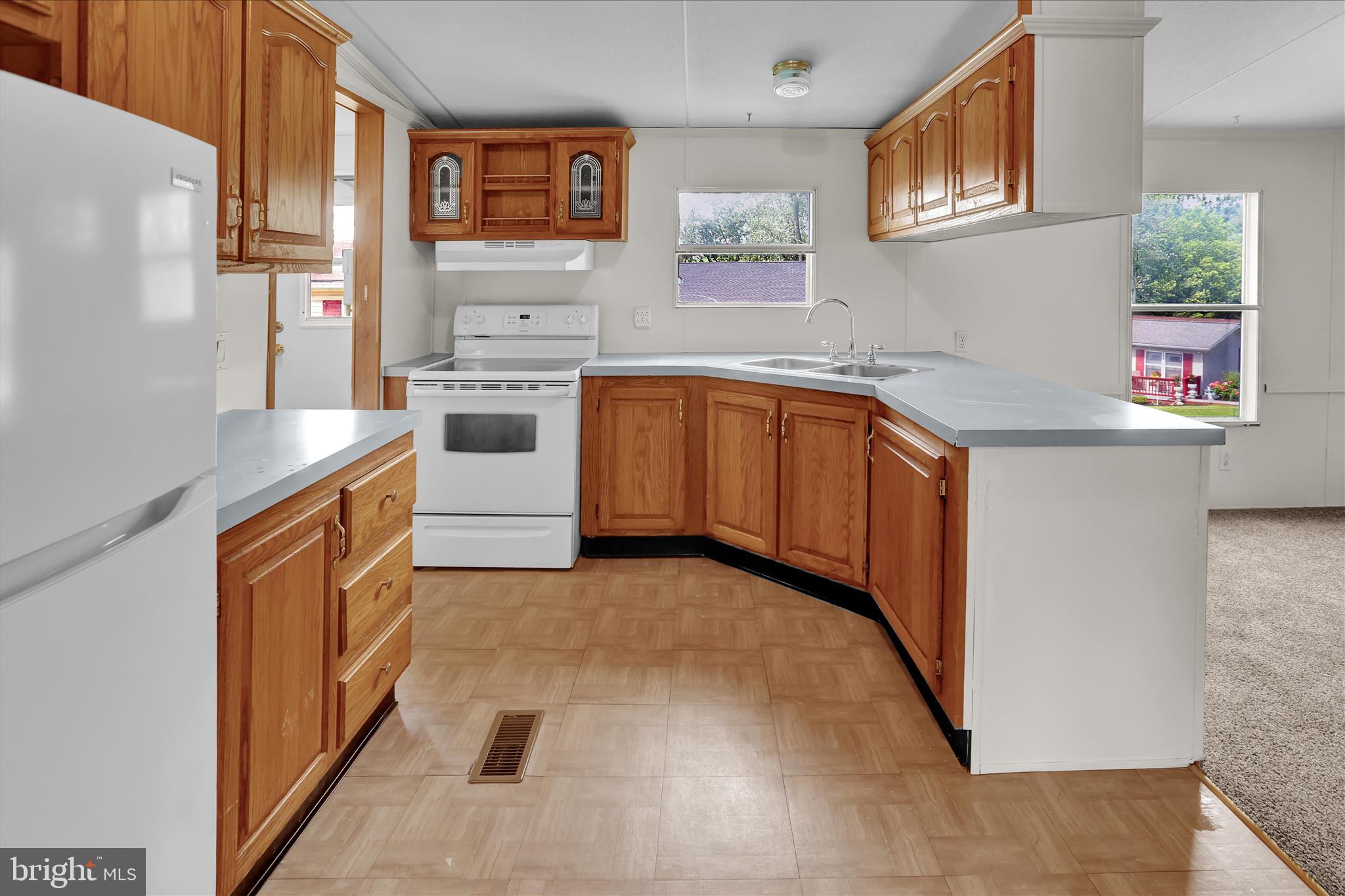 CRESTWOOD ESTATES - Residential