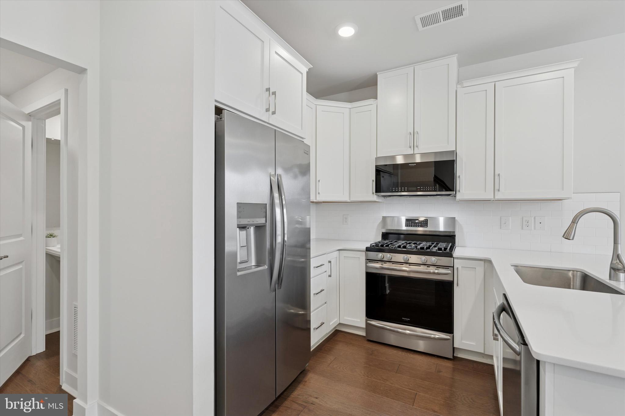 STEELPOINTE - Residential