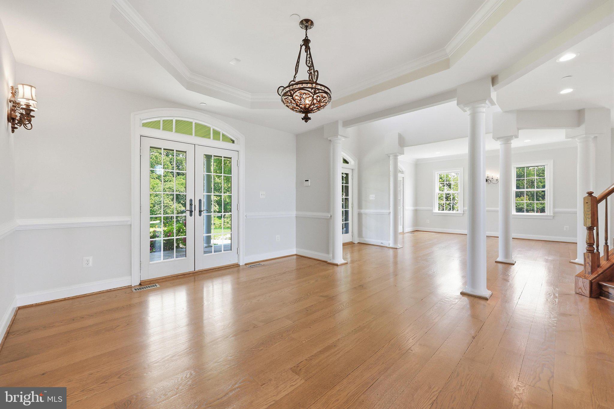 POOLESVILLE OUTSIDE - Residential