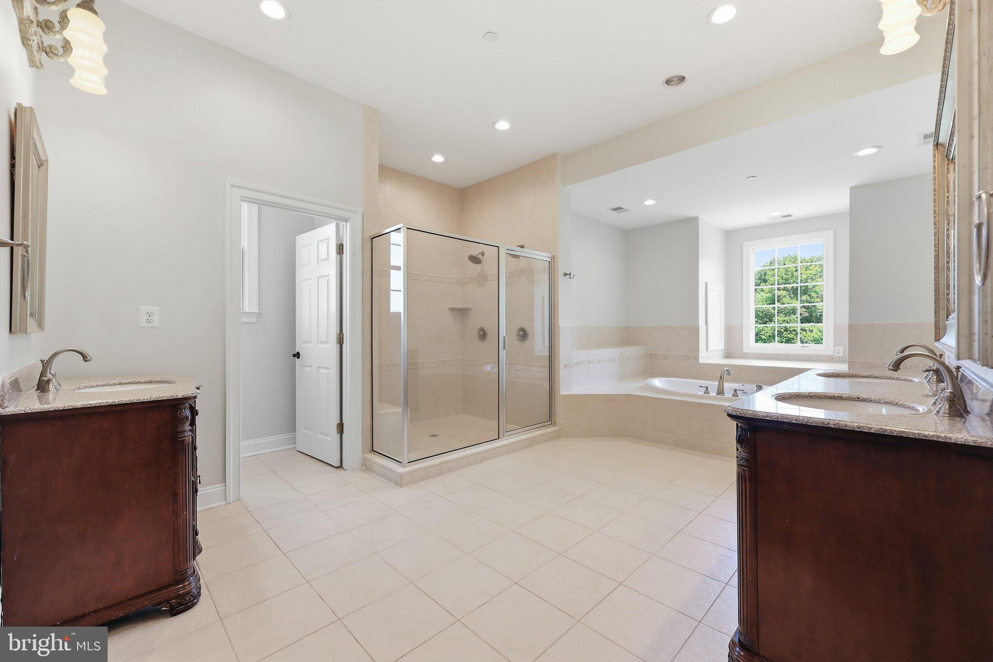 POOLESVILLE OUTSIDE - Residential