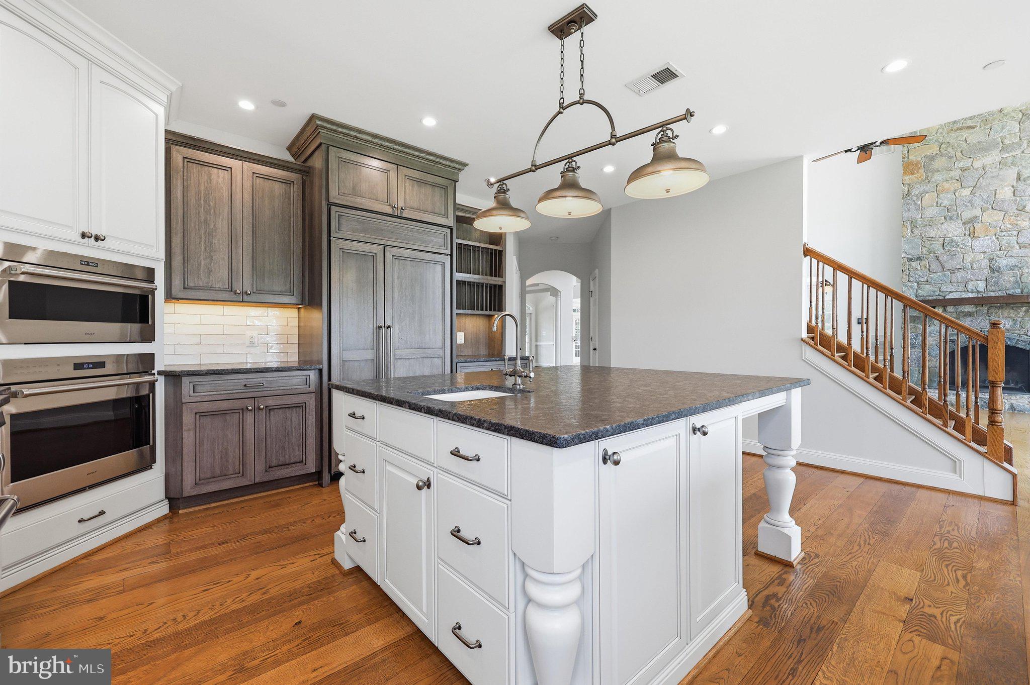 POOLESVILLE OUTSIDE - Residential