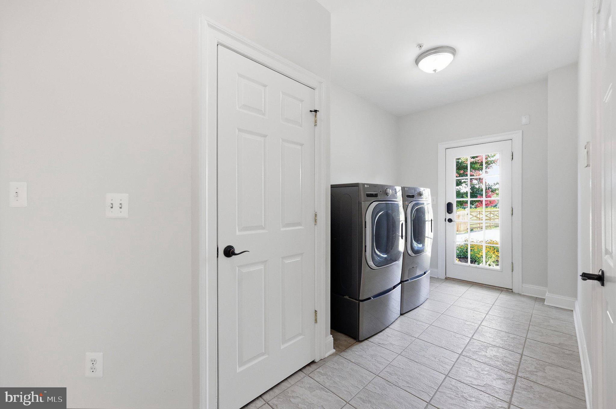 POOLESVILLE OUTSIDE - Residential