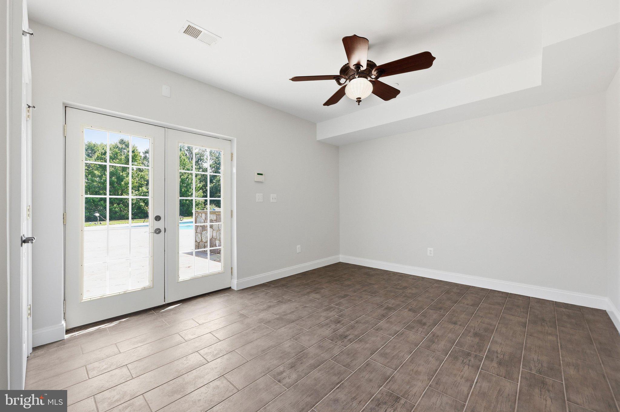 POOLESVILLE OUTSIDE - Residential