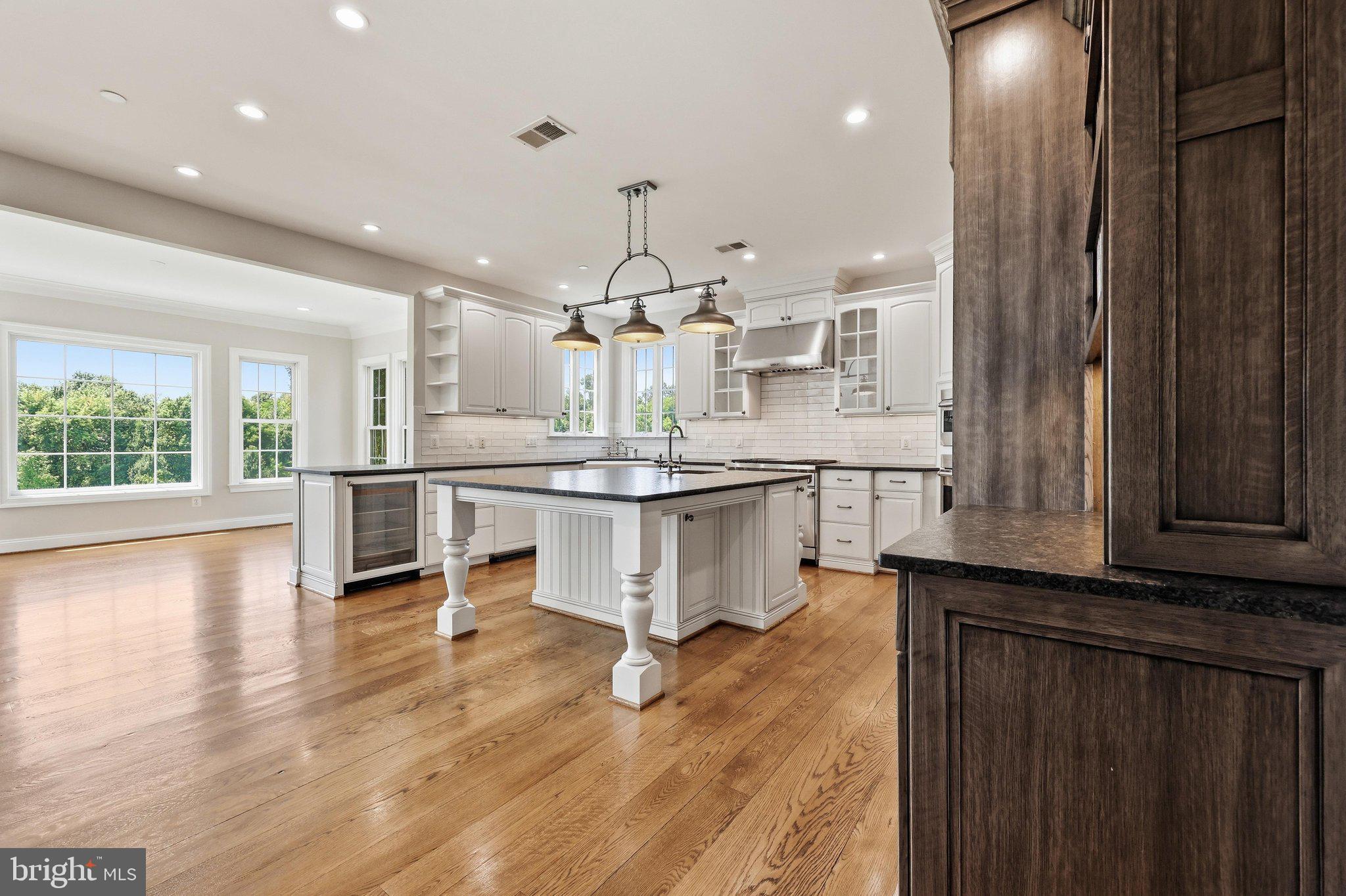POOLESVILLE OUTSIDE - Residential
