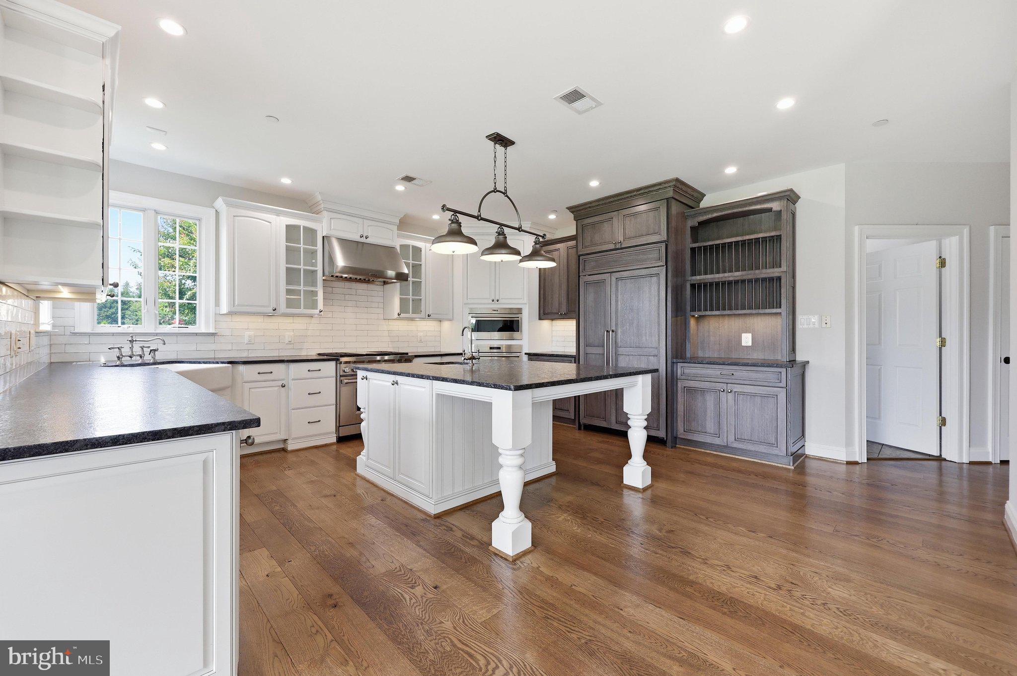 POOLESVILLE OUTSIDE - Residential