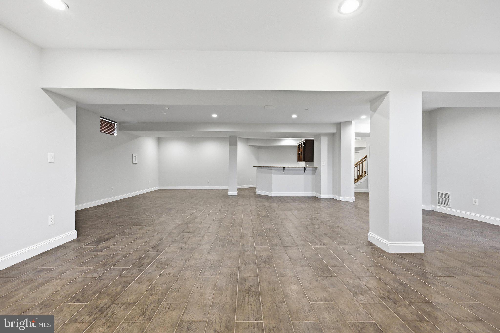 POOLESVILLE OUTSIDE - Residential