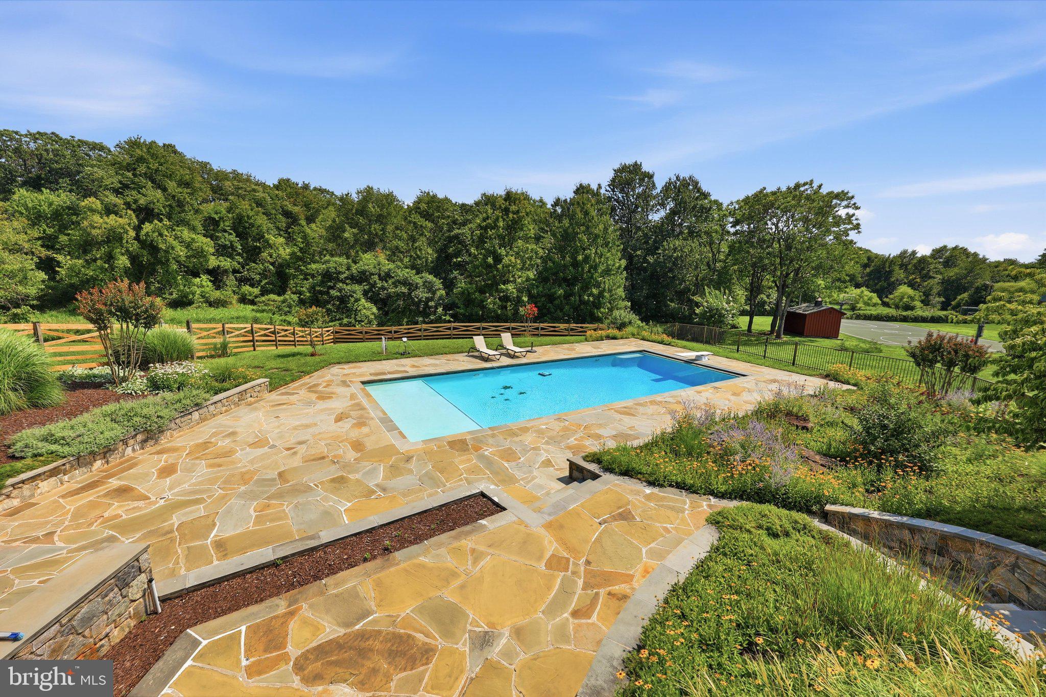 POOLESVILLE OUTSIDE - Residential