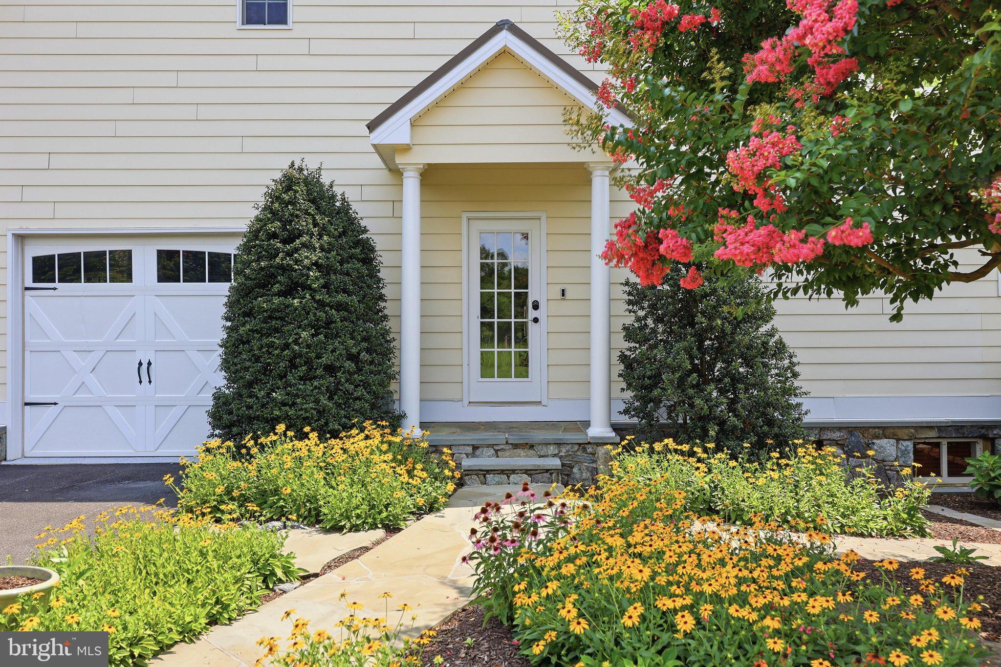 POOLESVILLE OUTSIDE - Residential