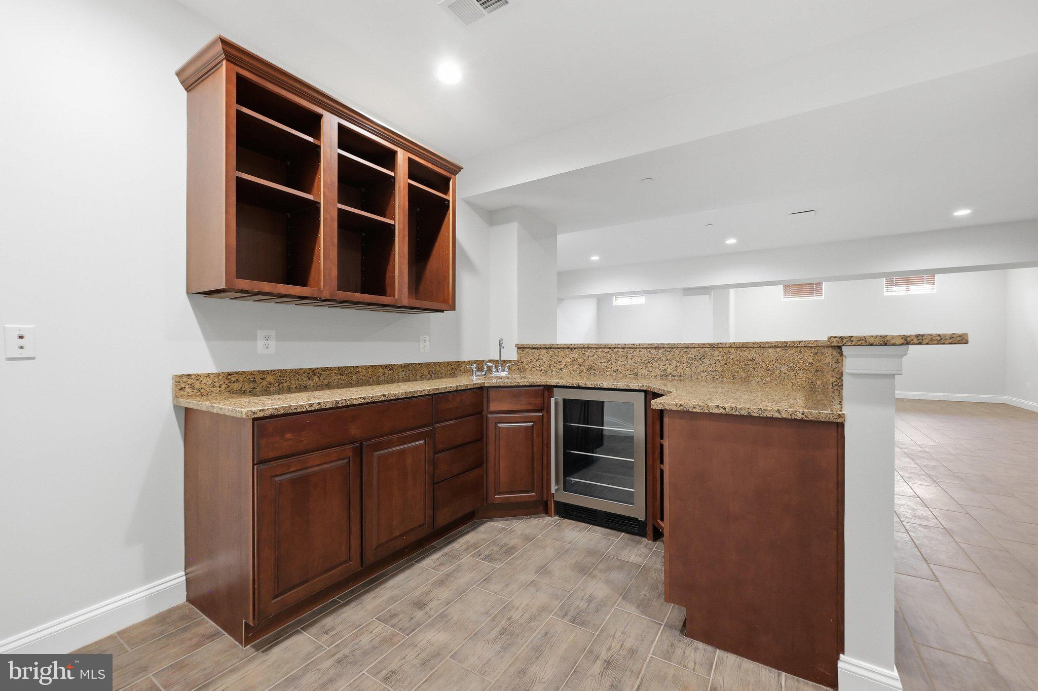 POOLESVILLE OUTSIDE - Residential