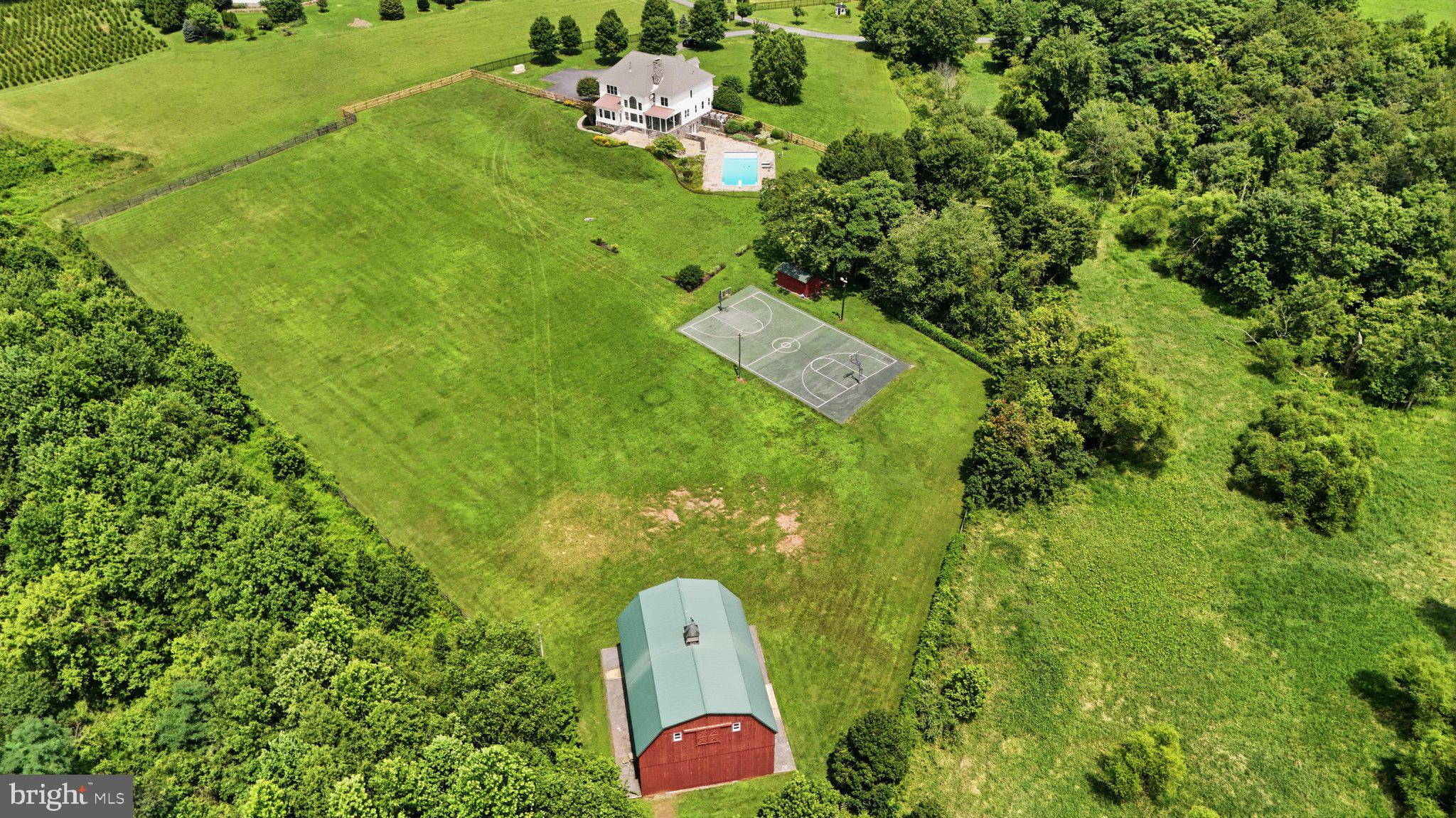 POOLESVILLE OUTSIDE - Residential