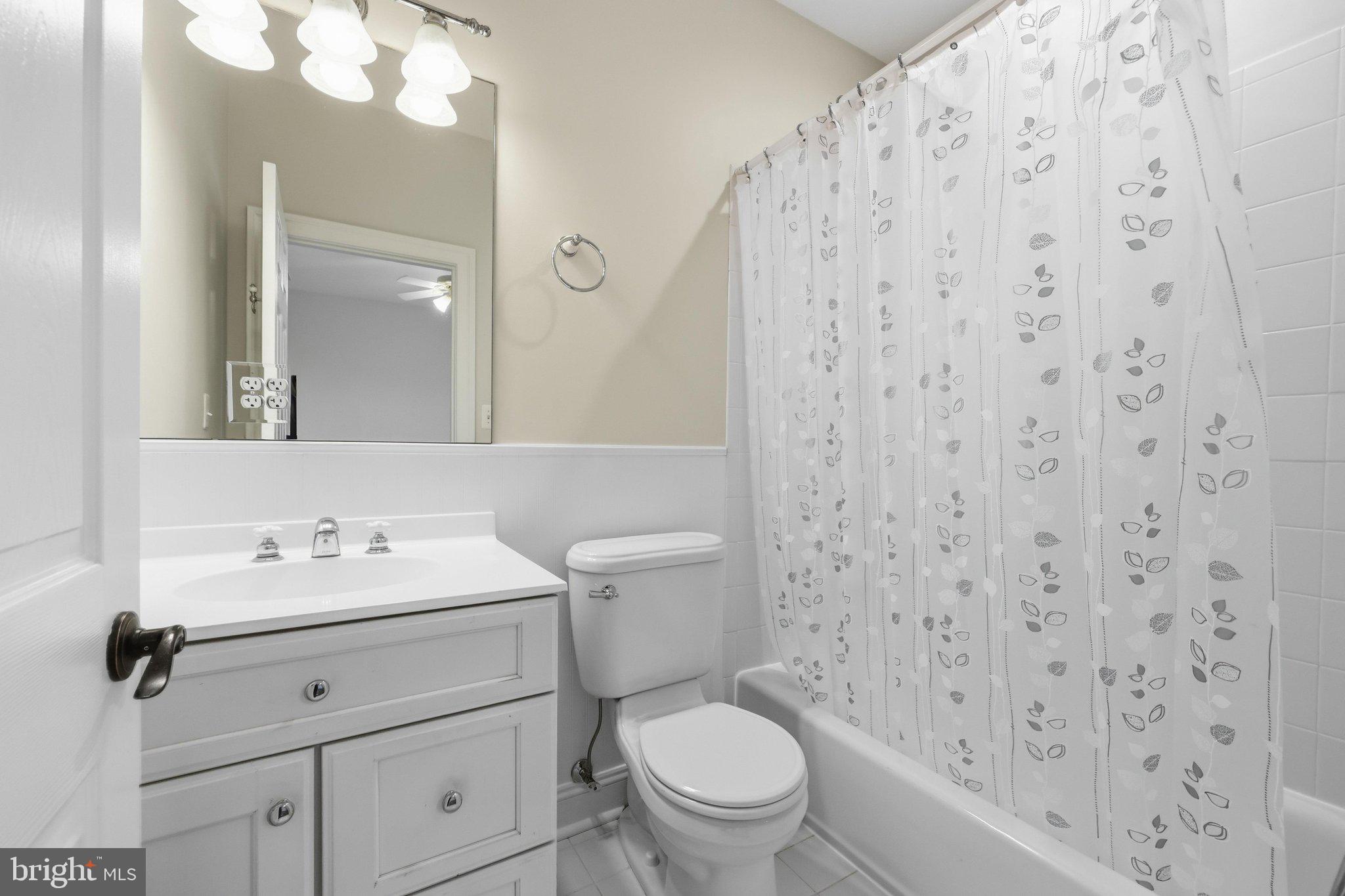 POOLESVILLE OUTSIDE - Residential