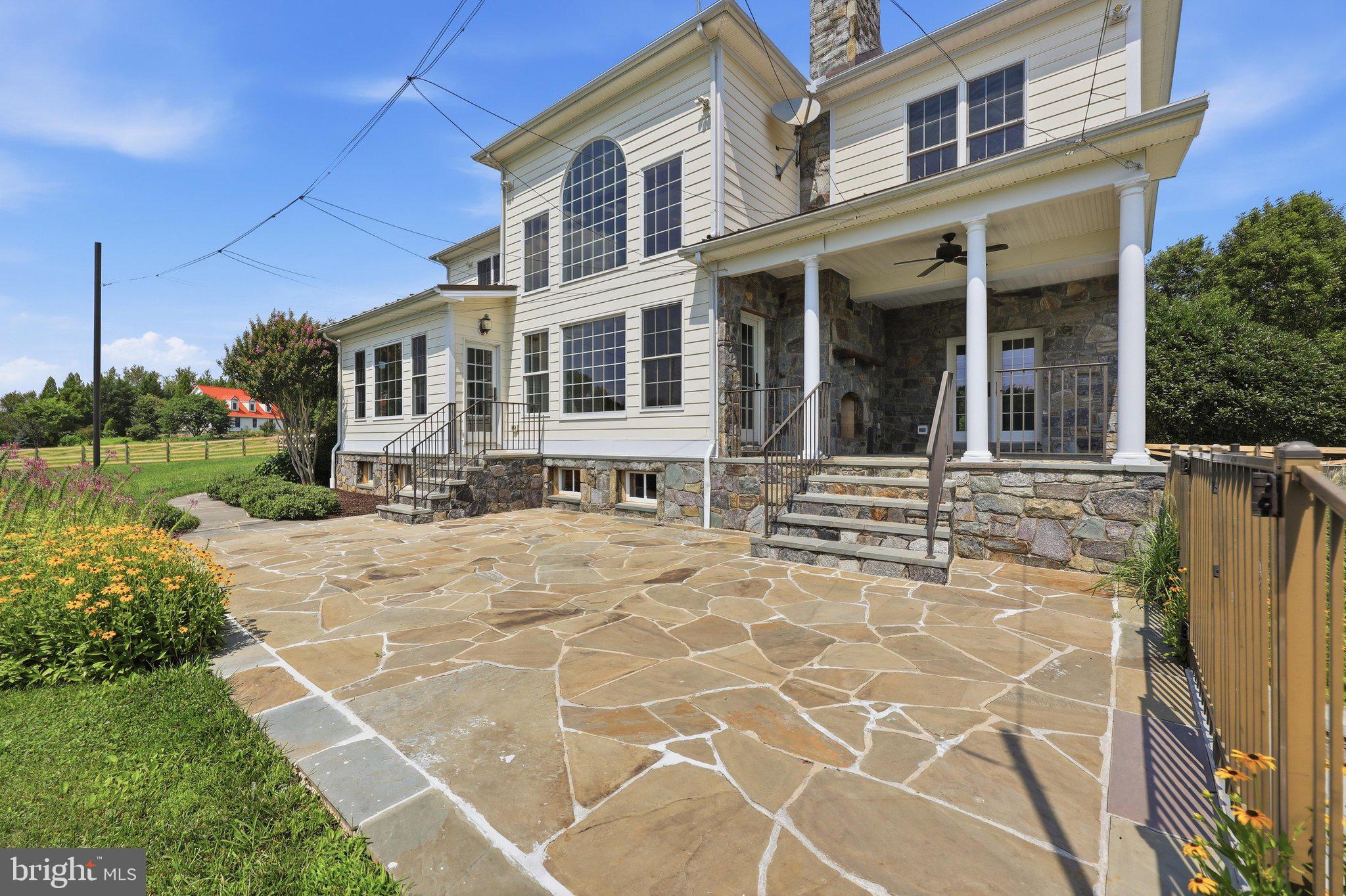 POOLESVILLE OUTSIDE - Residential