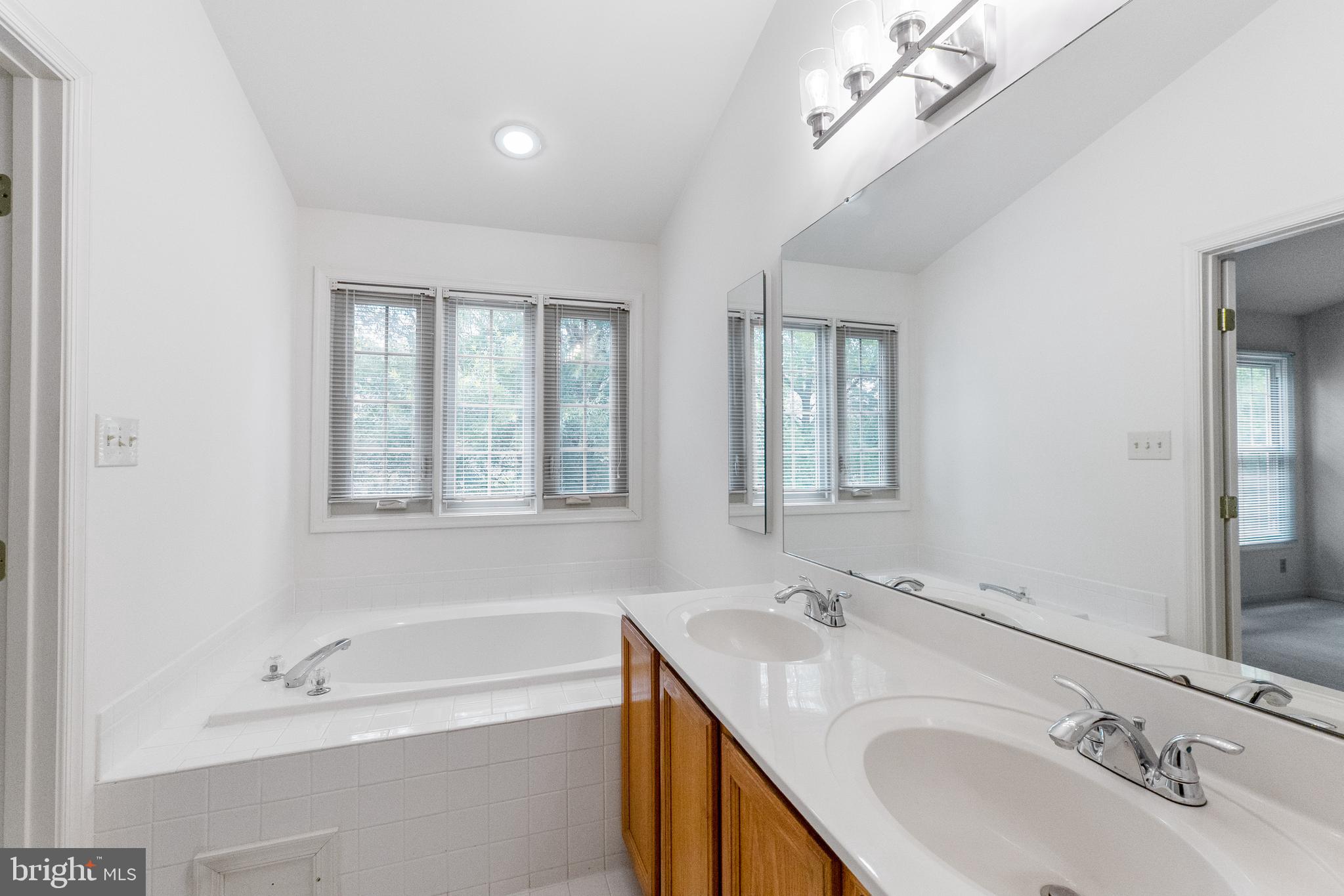 TRAVILAH CREST - Residential