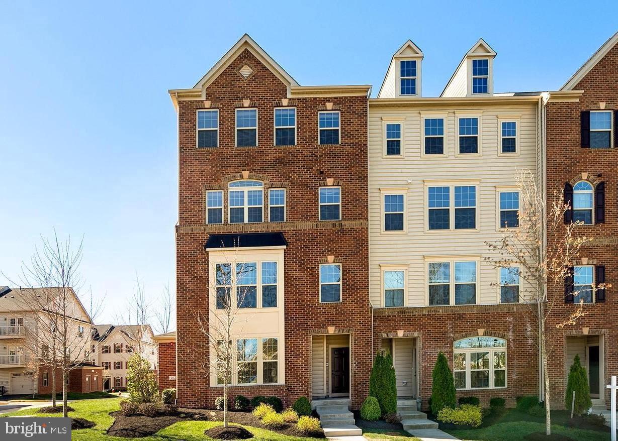 VIRGINIA MANOR CONDOMINIUM - Residential Lease