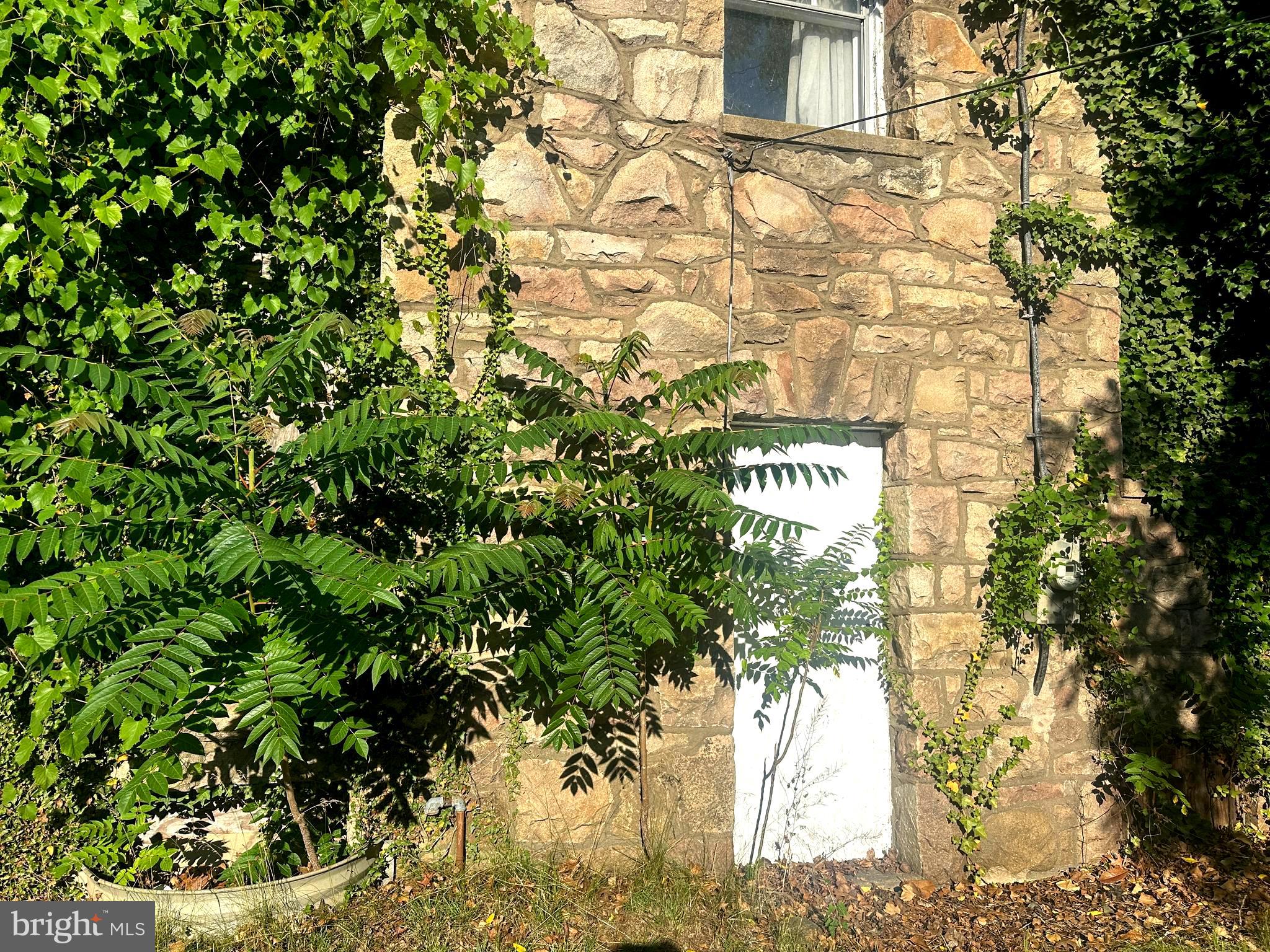 LYON VILLAGE - Land