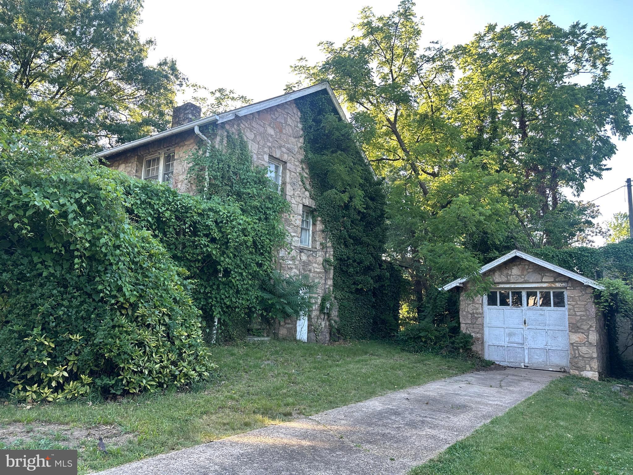 LYON VILLAGE - Land