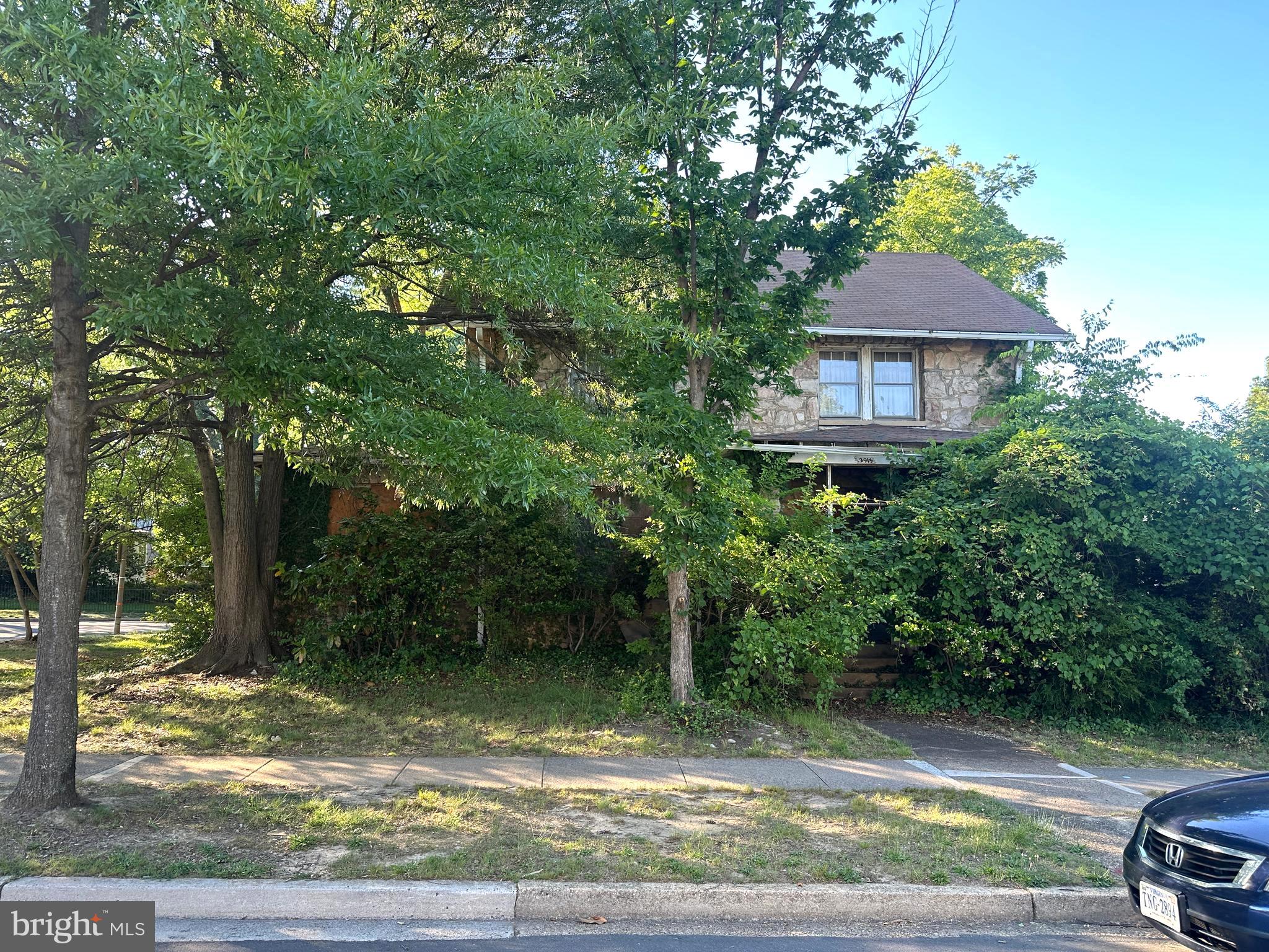 LYON VILLAGE - Land