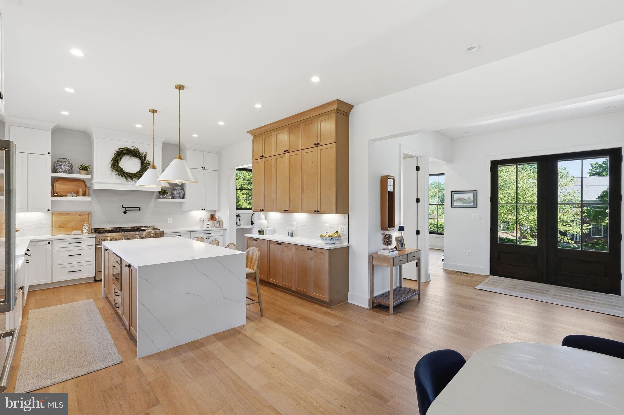 WILLIAMSBURG VILLAGE - Residential