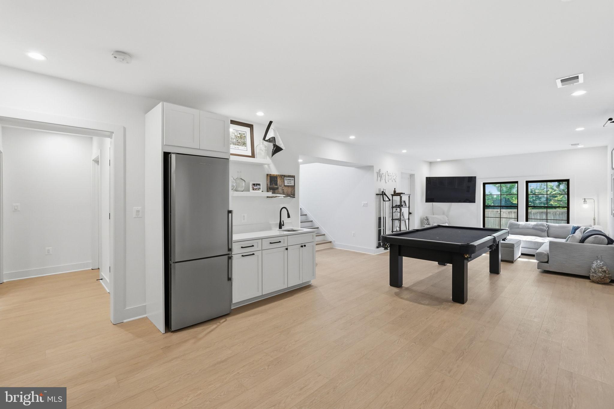 WILLIAMSBURG VILLAGE - Residential