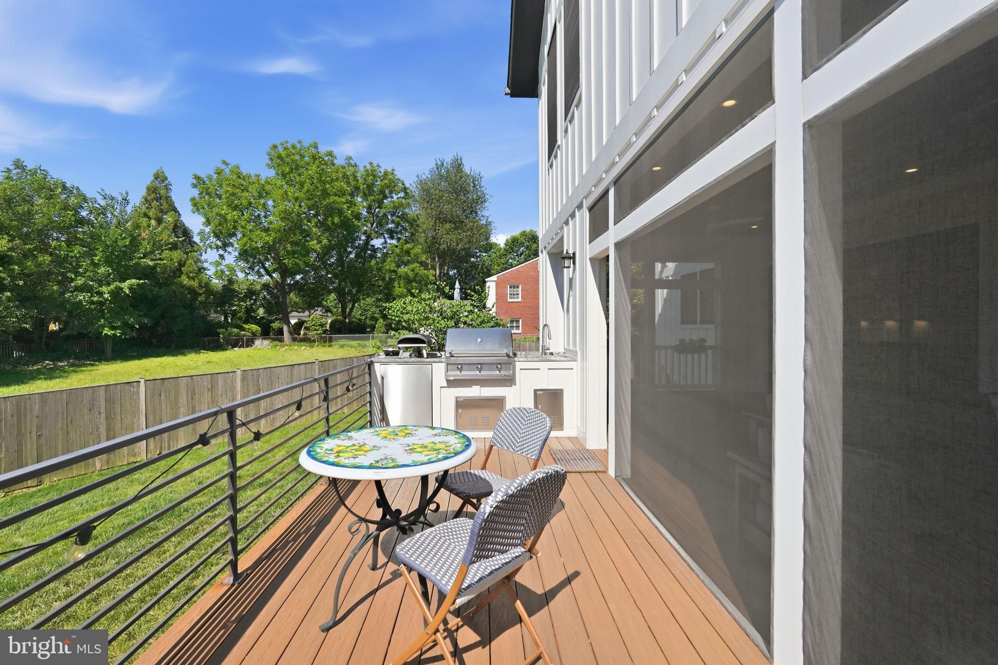 WILLIAMSBURG VILLAGE - Residential