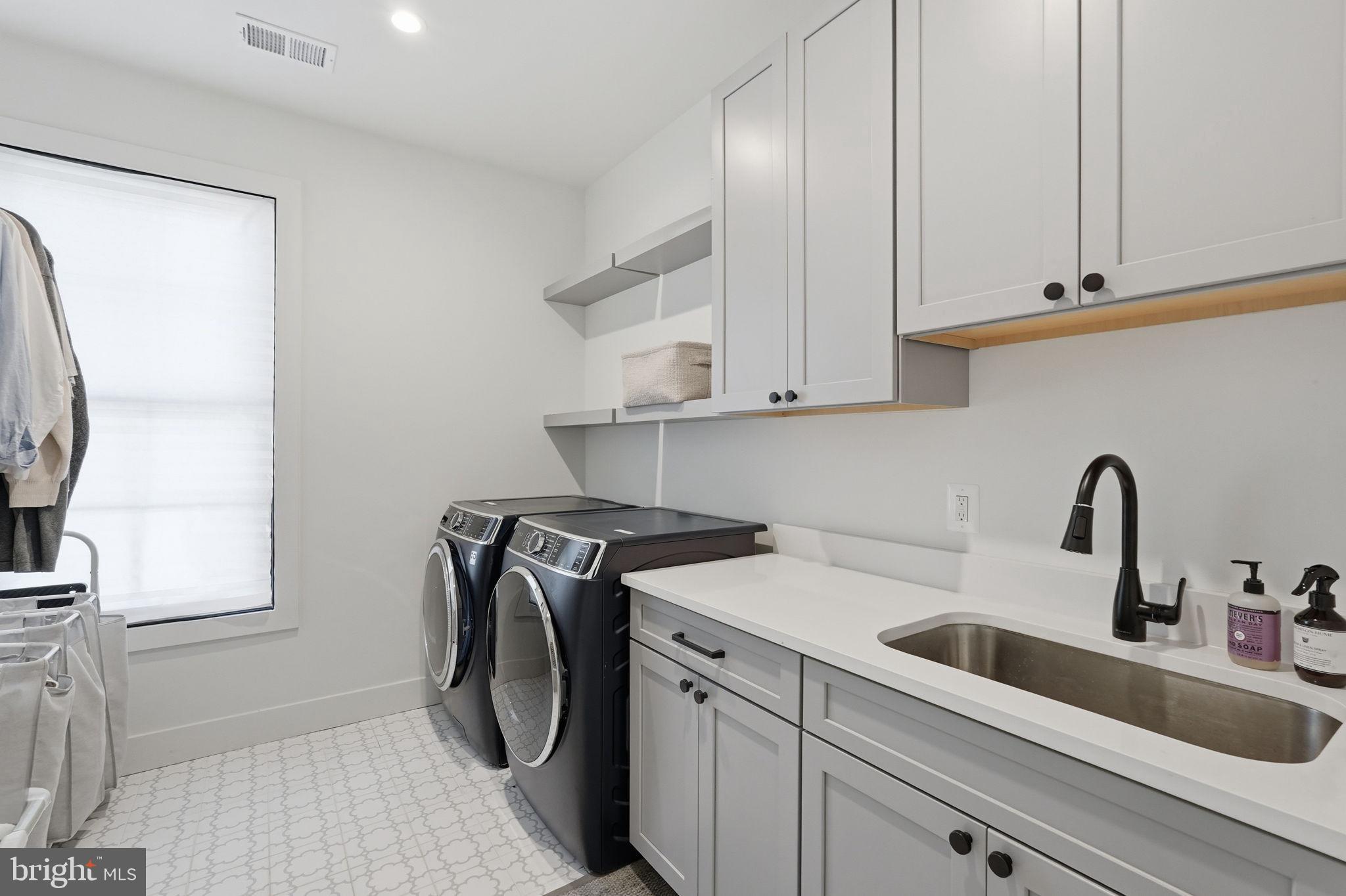 WILLIAMSBURG VILLAGE - Residential