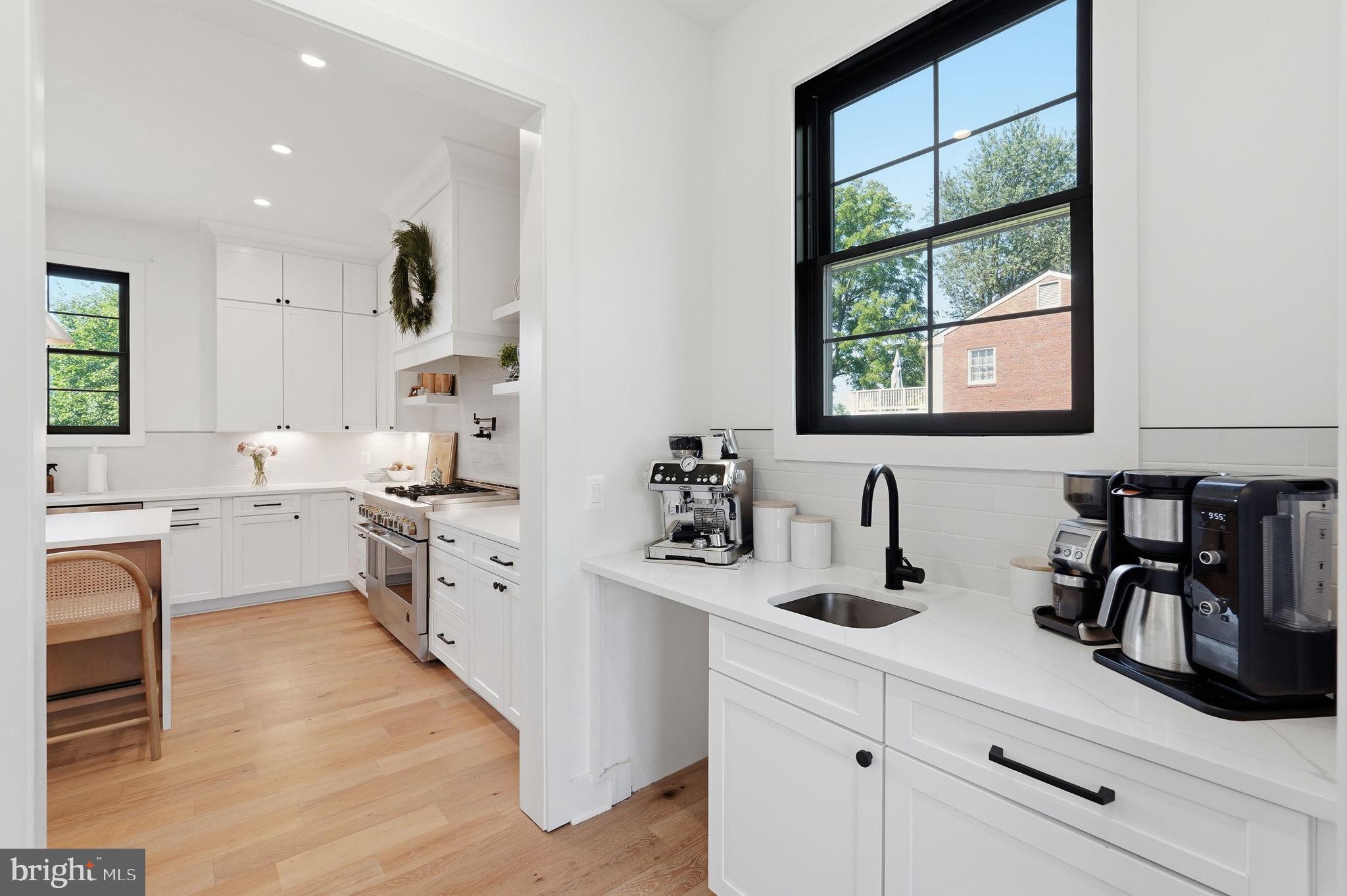 WILLIAMSBURG VILLAGE - Residential