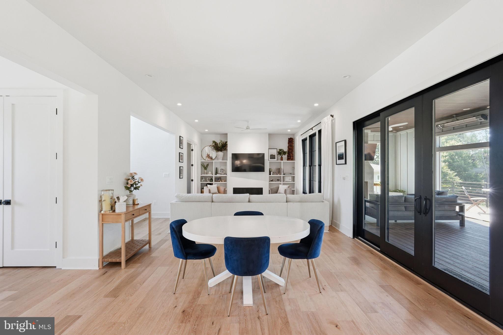 WILLIAMSBURG VILLAGE - Residential