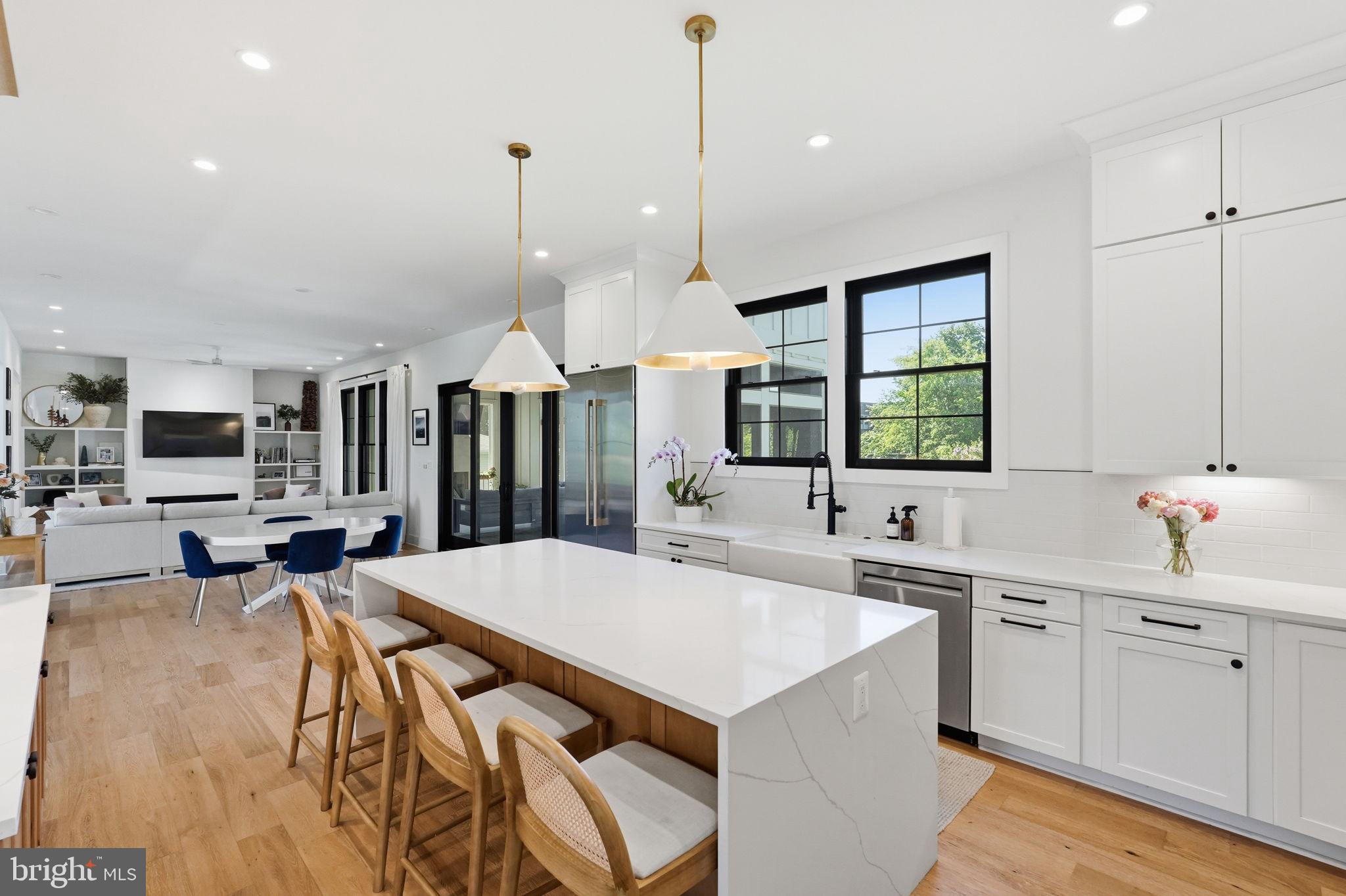 WILLIAMSBURG VILLAGE - Residential