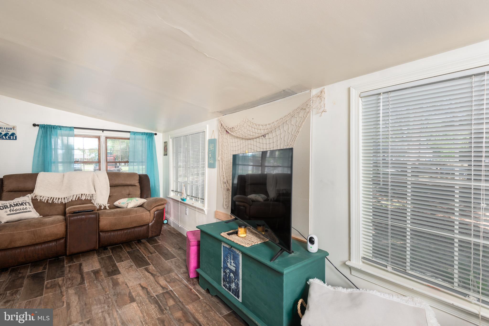 CHESTER RIVER BEACH - Residential