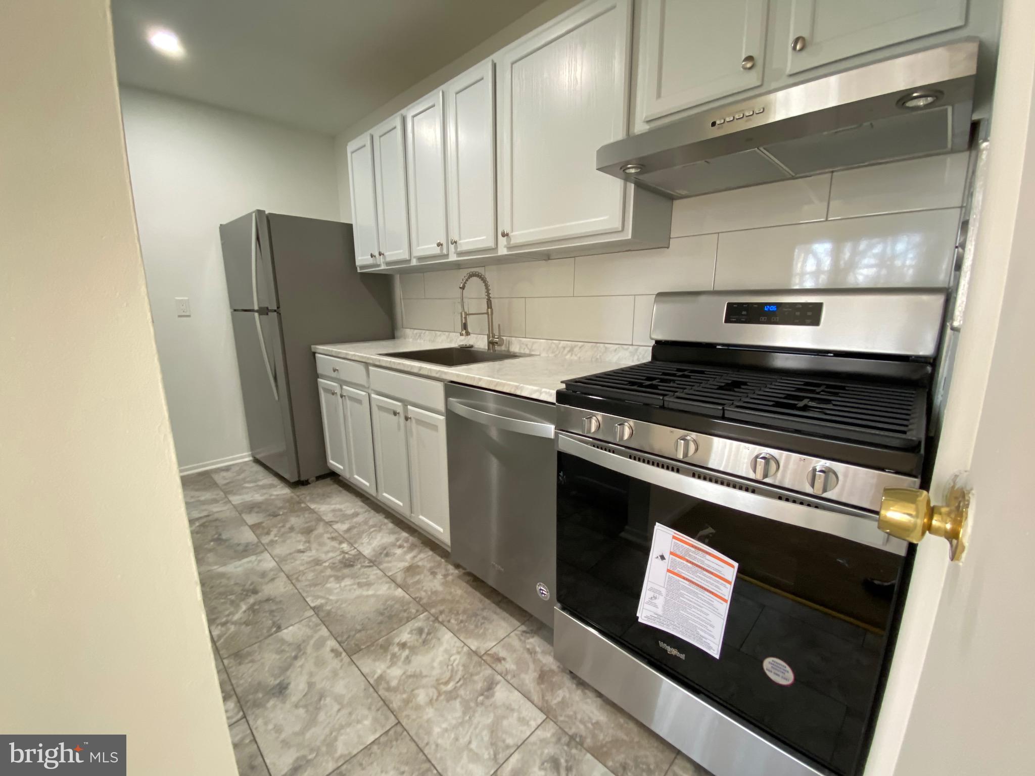 YORKTOWNE SQUARE - Residential Lease