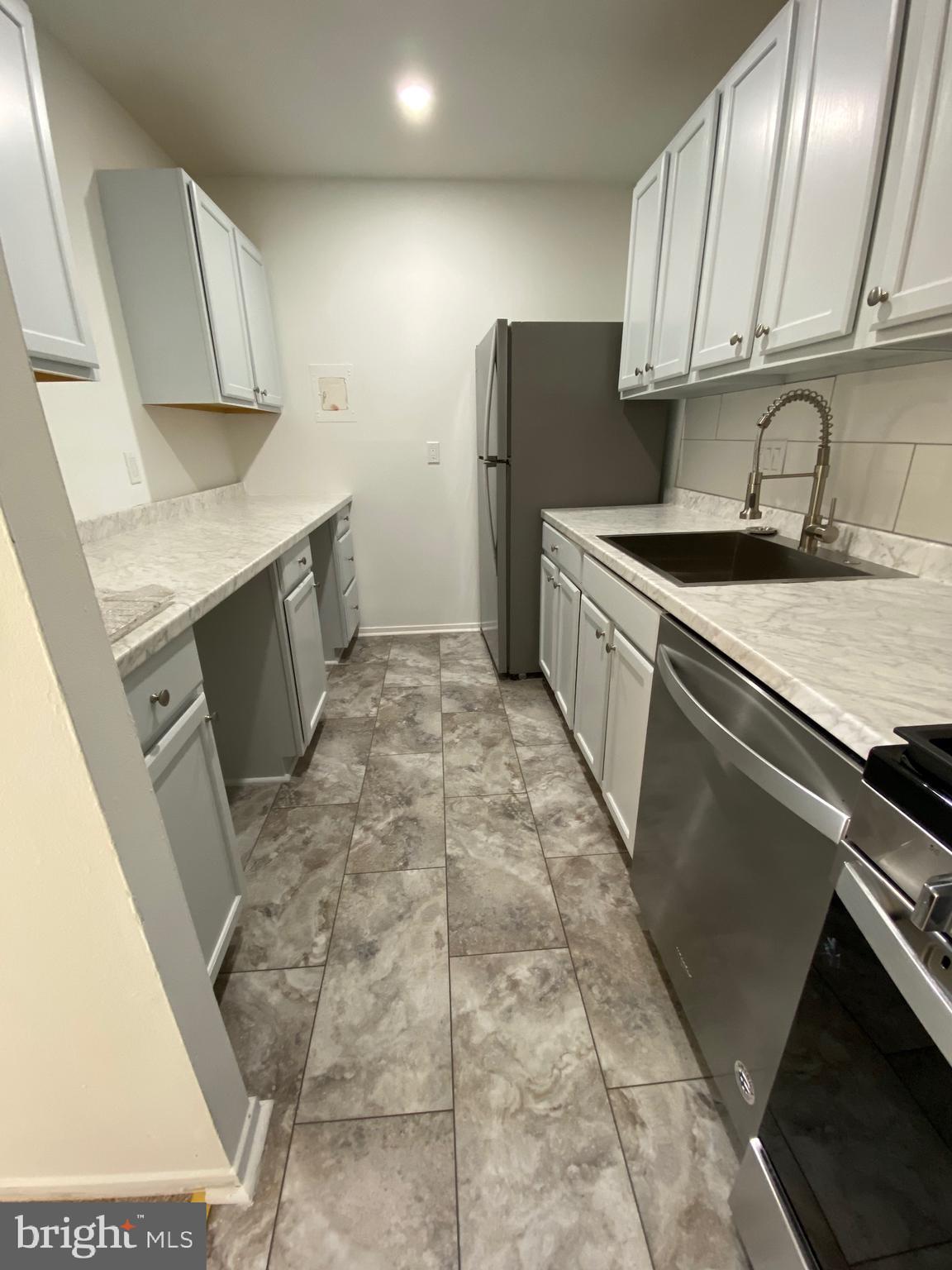 YORKTOWNE SQUARE - Residential Lease