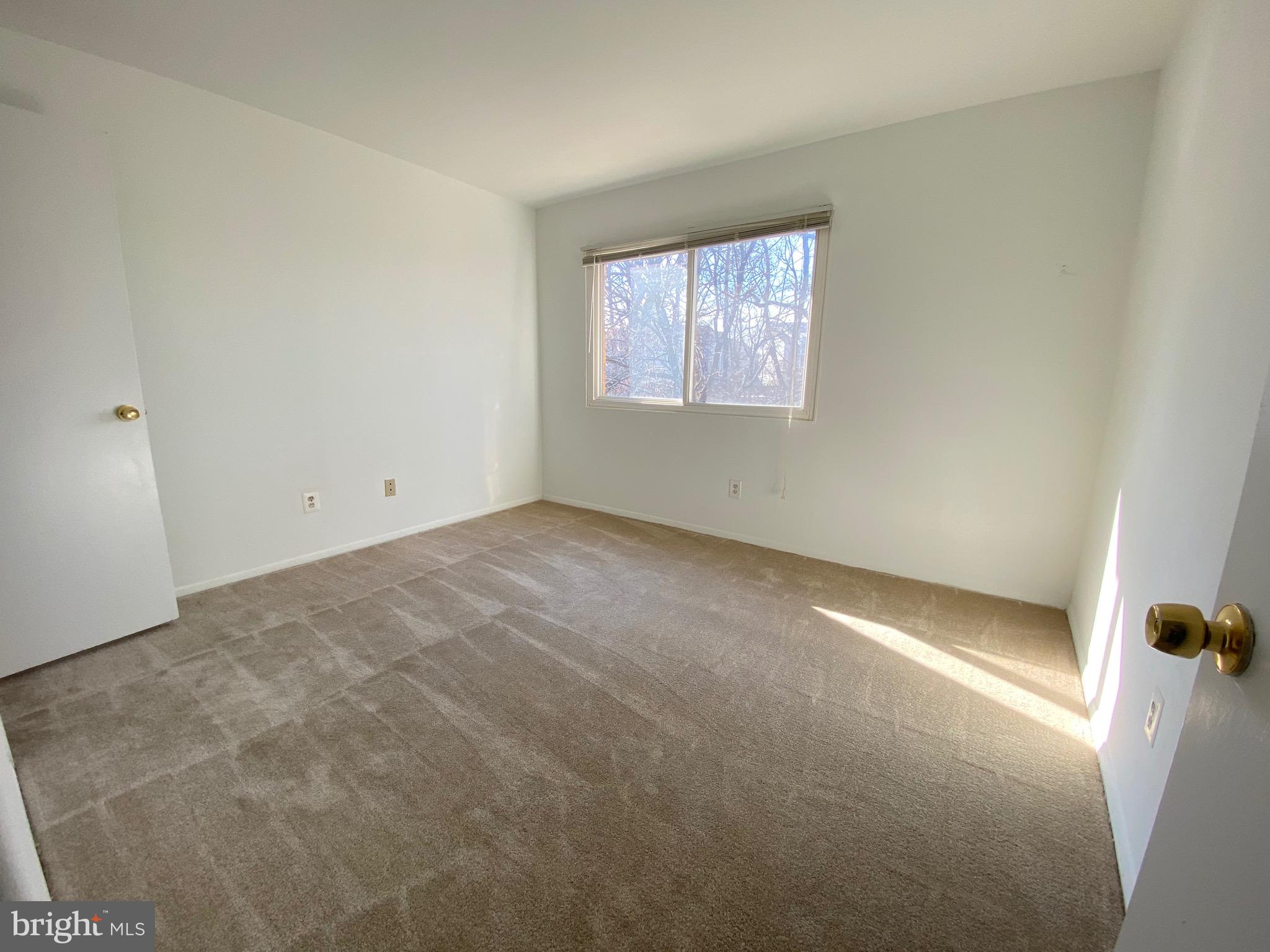 YORKTOWNE SQUARE - Residential Lease