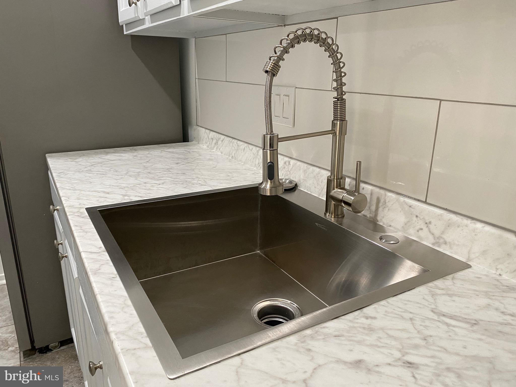 YORKTOWNE SQUARE - Residential Lease