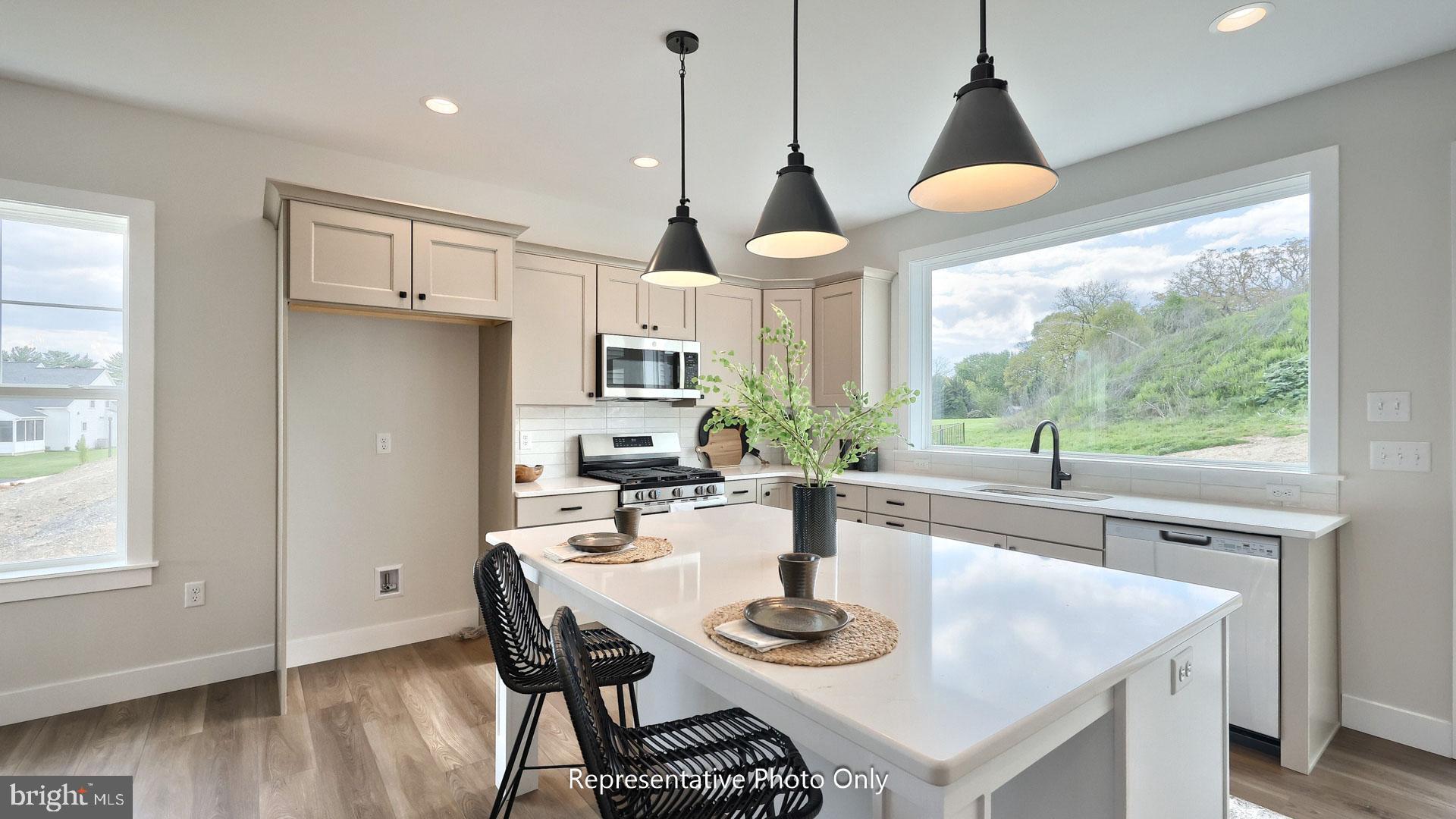 WALTON HILL - Residential