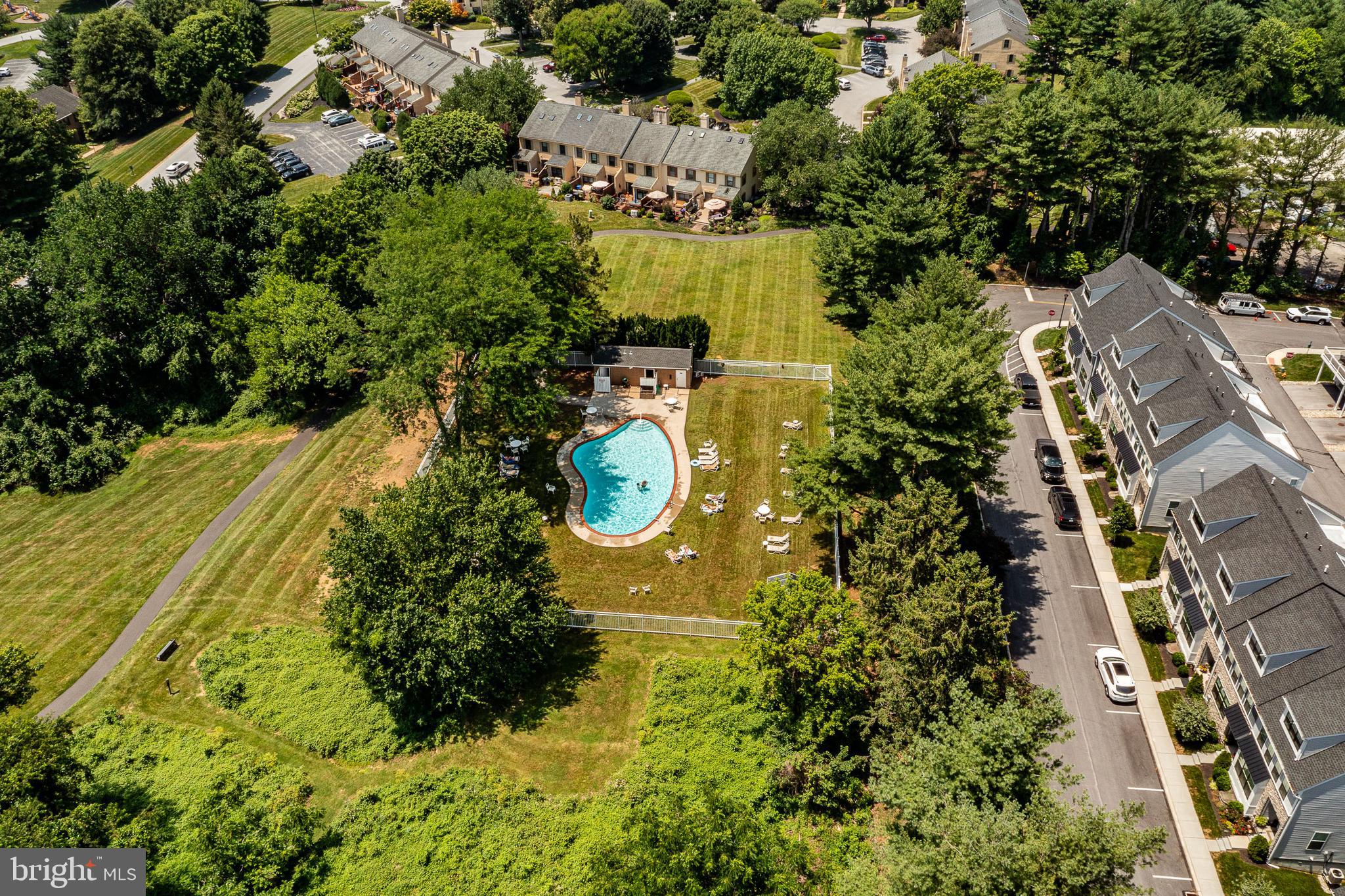 BRADFORD SQUARE - Residential